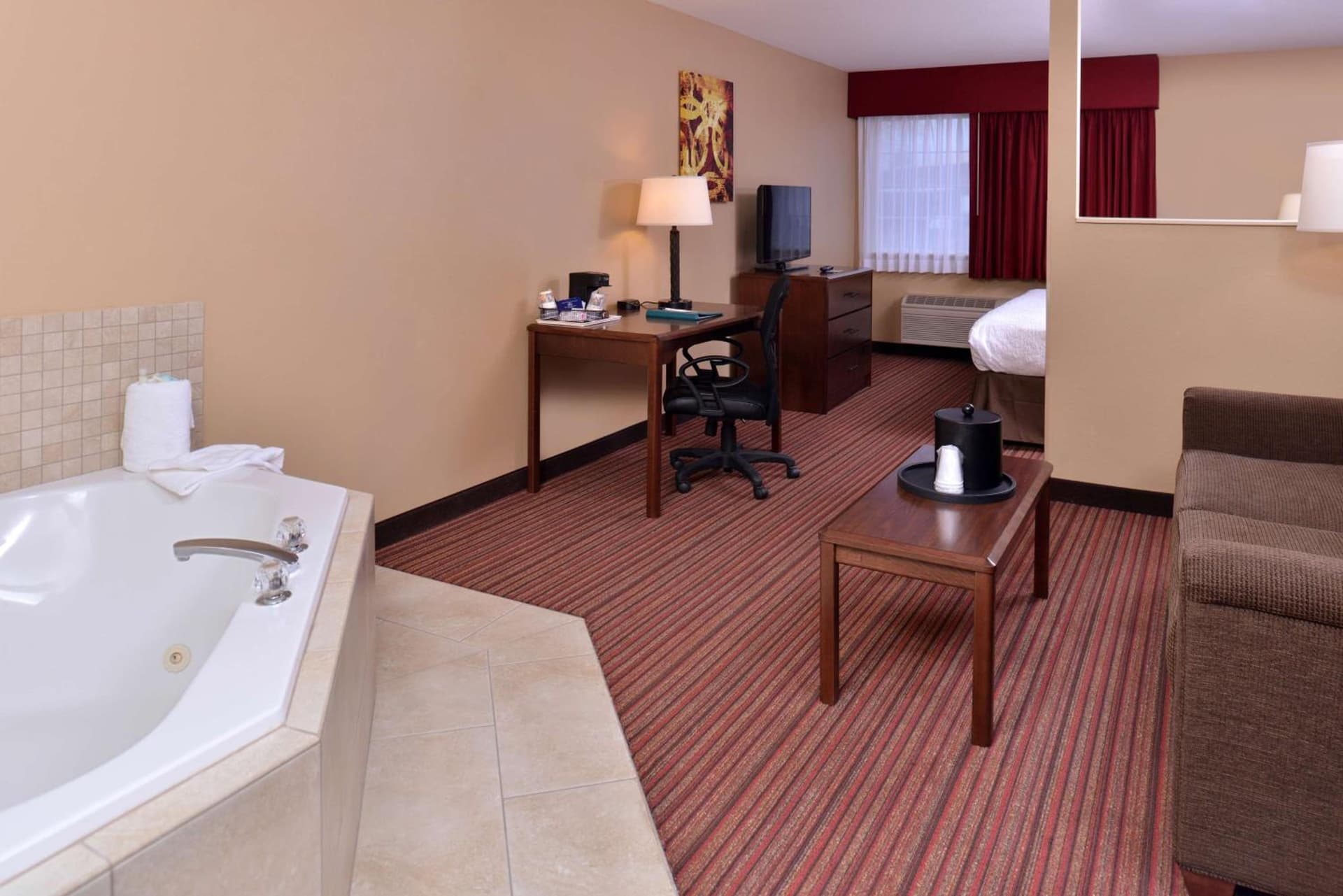Best Western Woodland Inn interior in Woodland, WA — gallery photo 2