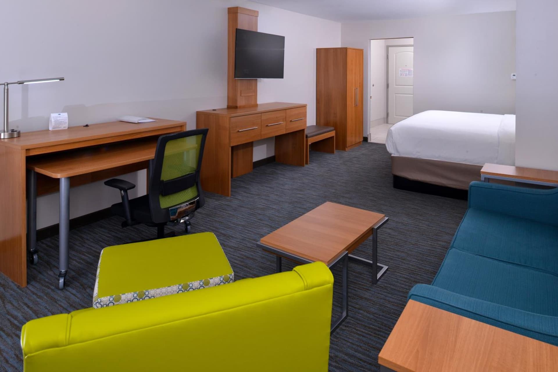Holiday Inn Express & Suites Lexington Midtown - I-75 by IHG interior in Lexington, KY — gallery photo 2