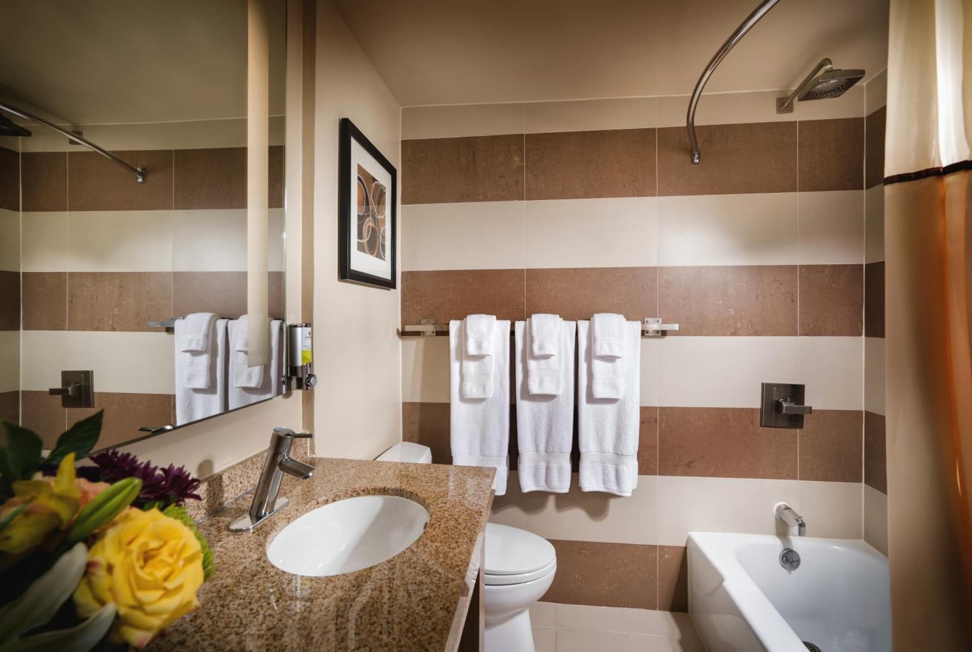 Staypineapple, Hotel Rose, Downtown Portland gallery photo in Portland, OR — image 9