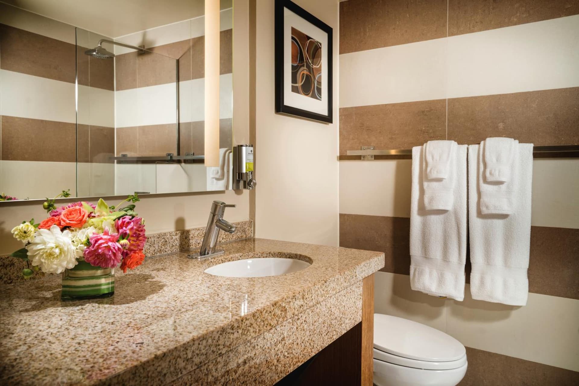 Staypineapple, Hotel Rose, Downtown Portland gallery photo in Portland, OR — image 50