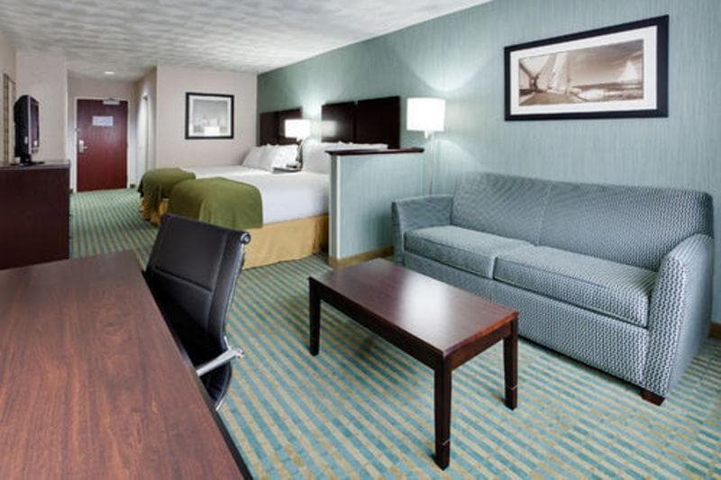 Holiday Inn Express & Suites Smithfield - Providence by IHG interior in Smithfield, RI — gallery photo 2