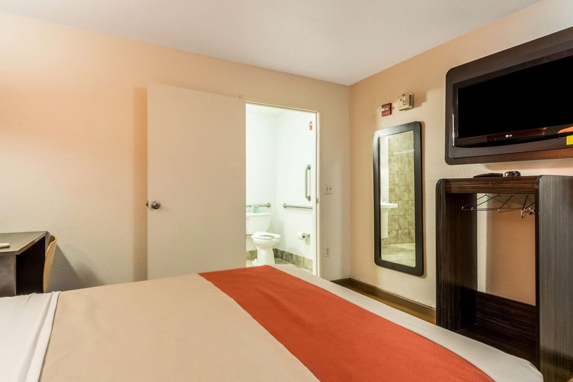 Motel 6-Garland, TX - Dallas gallery photo in Garland, TX — image 46