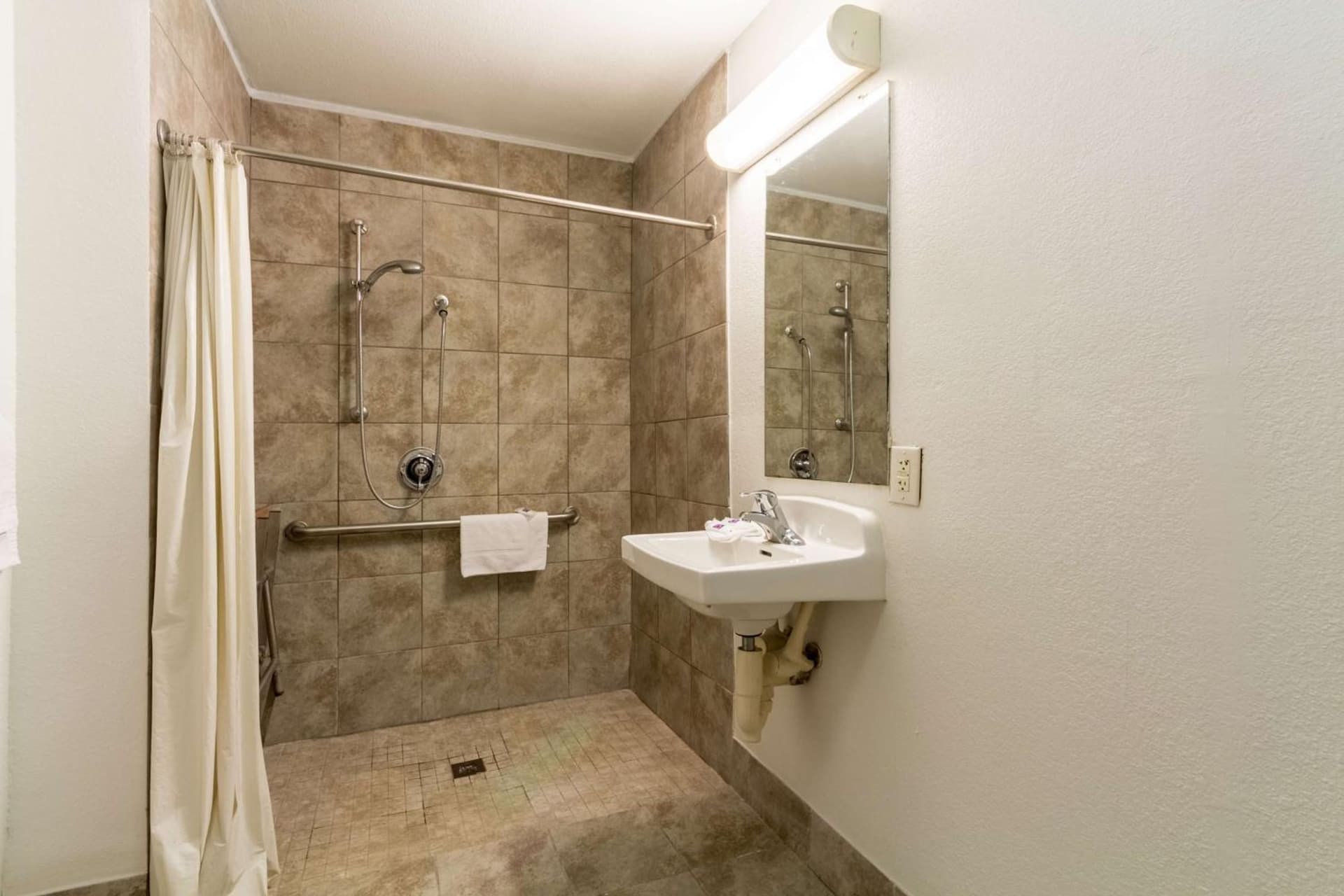 Motel 6-Garland, TX - Dallas gallery photo in Garland, TX — image 53