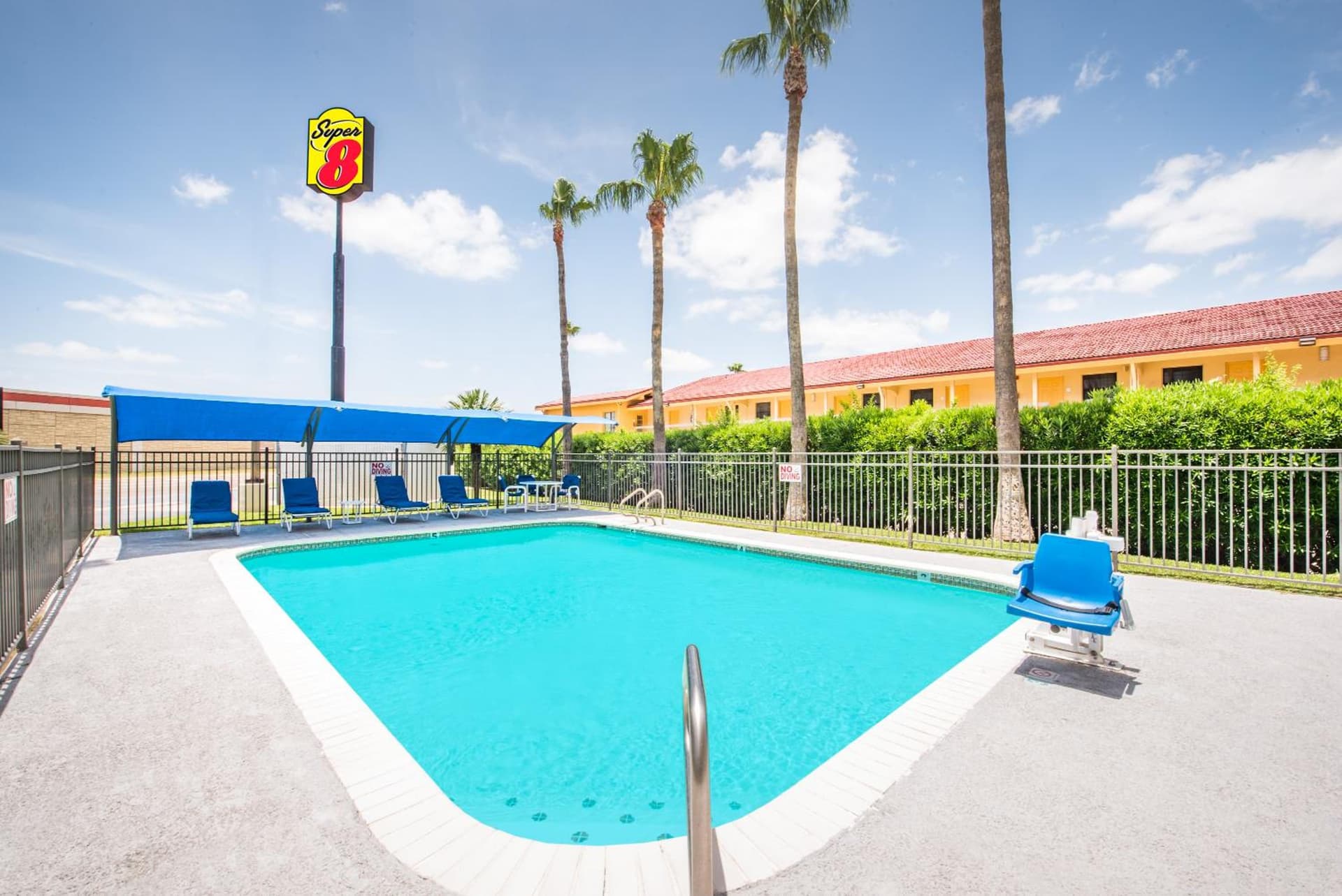 Super 8 by Wyndham Harlingen TX gallery photo in Harlingen, TX — image 12