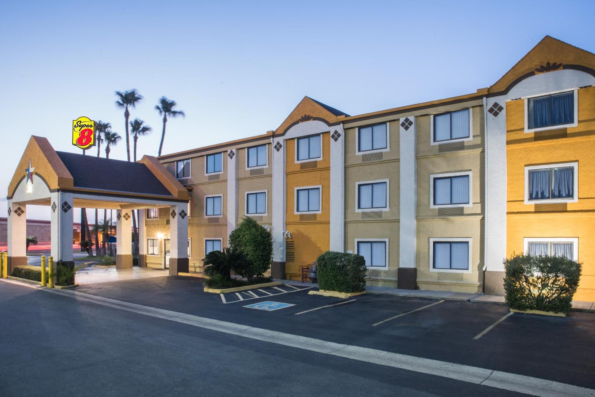 Super 8 by Wyndham Harlingen TX gallery photo in Harlingen, TX — image 11