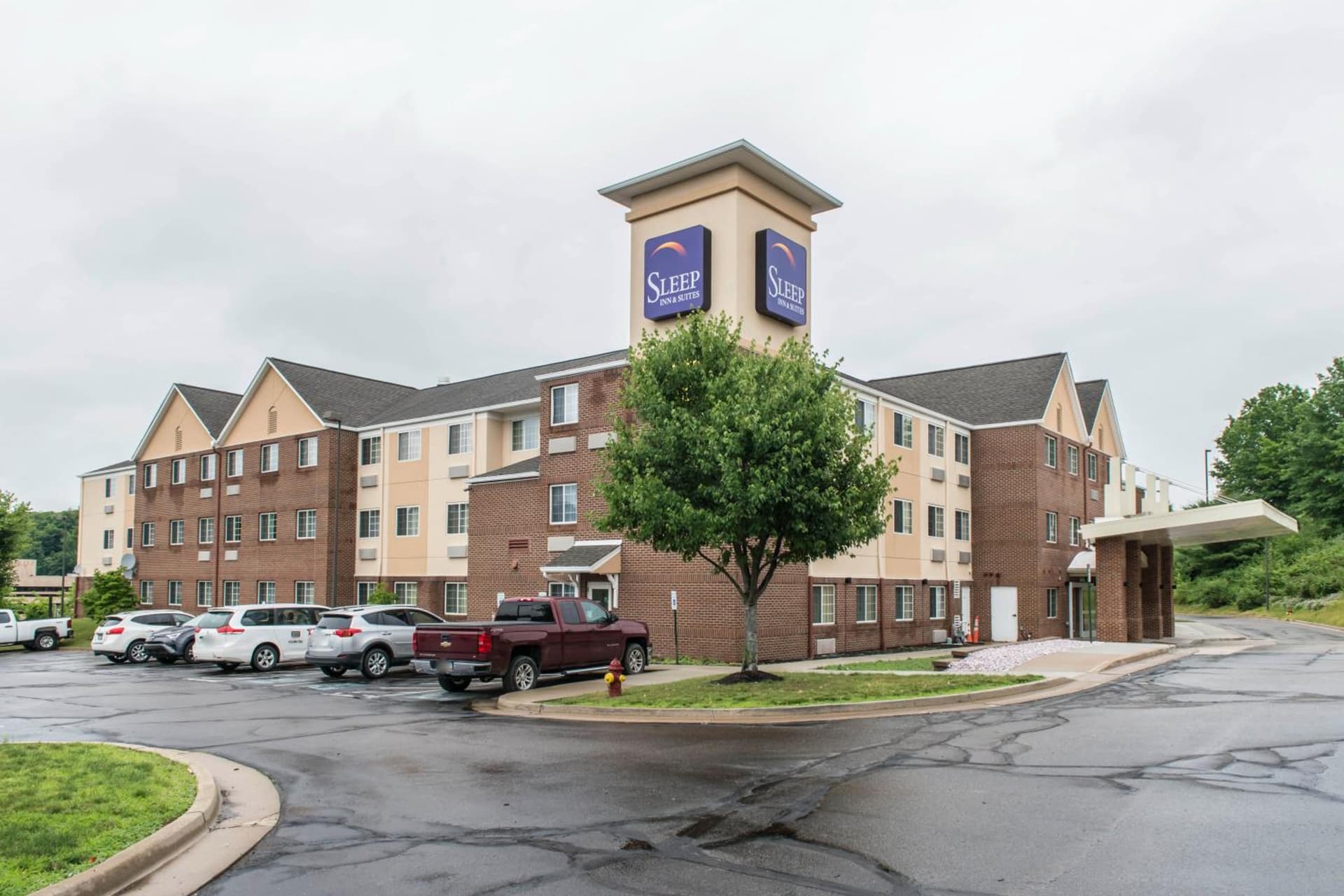 MainStay Suites Pittsburgh Airport featured exterior or lobby in Imperial, PA — similar hotel