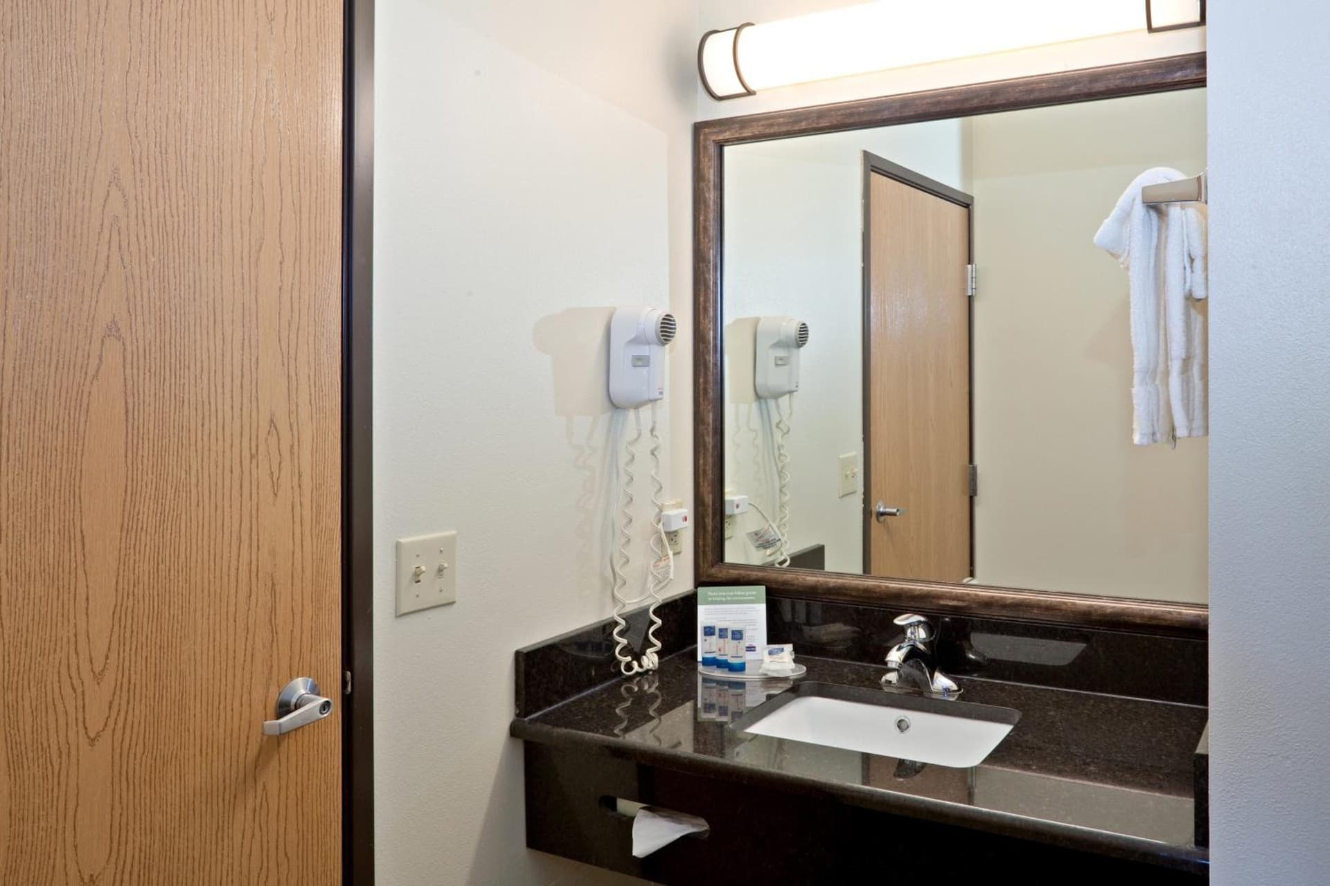AmericInn by Wyndham Douglas/Saugatuck gallery photo in Saugatuck, MI — image 40
