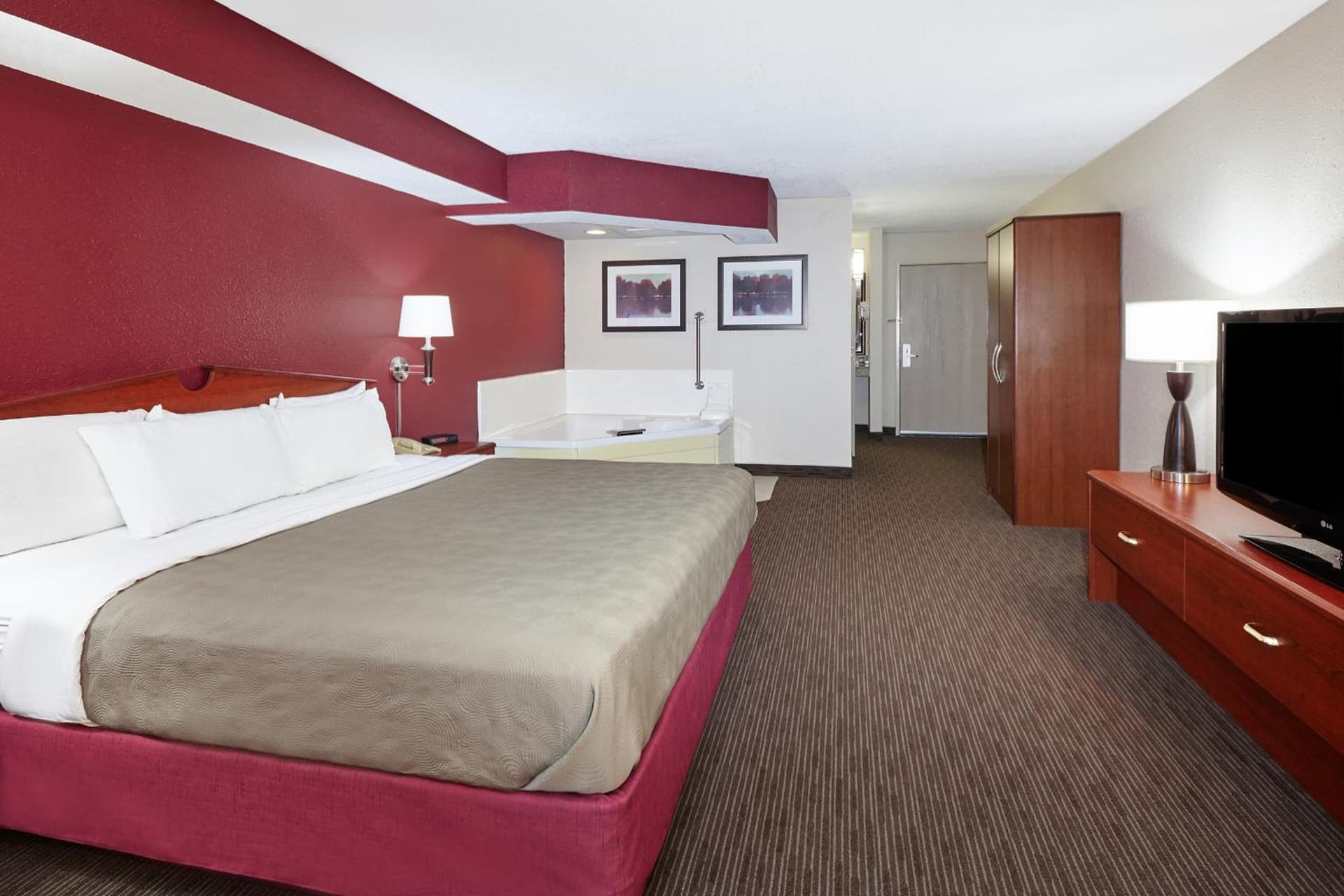 AmericInn by Wyndham Douglas/Saugatuck gallery photo in Saugatuck, MI — image 17