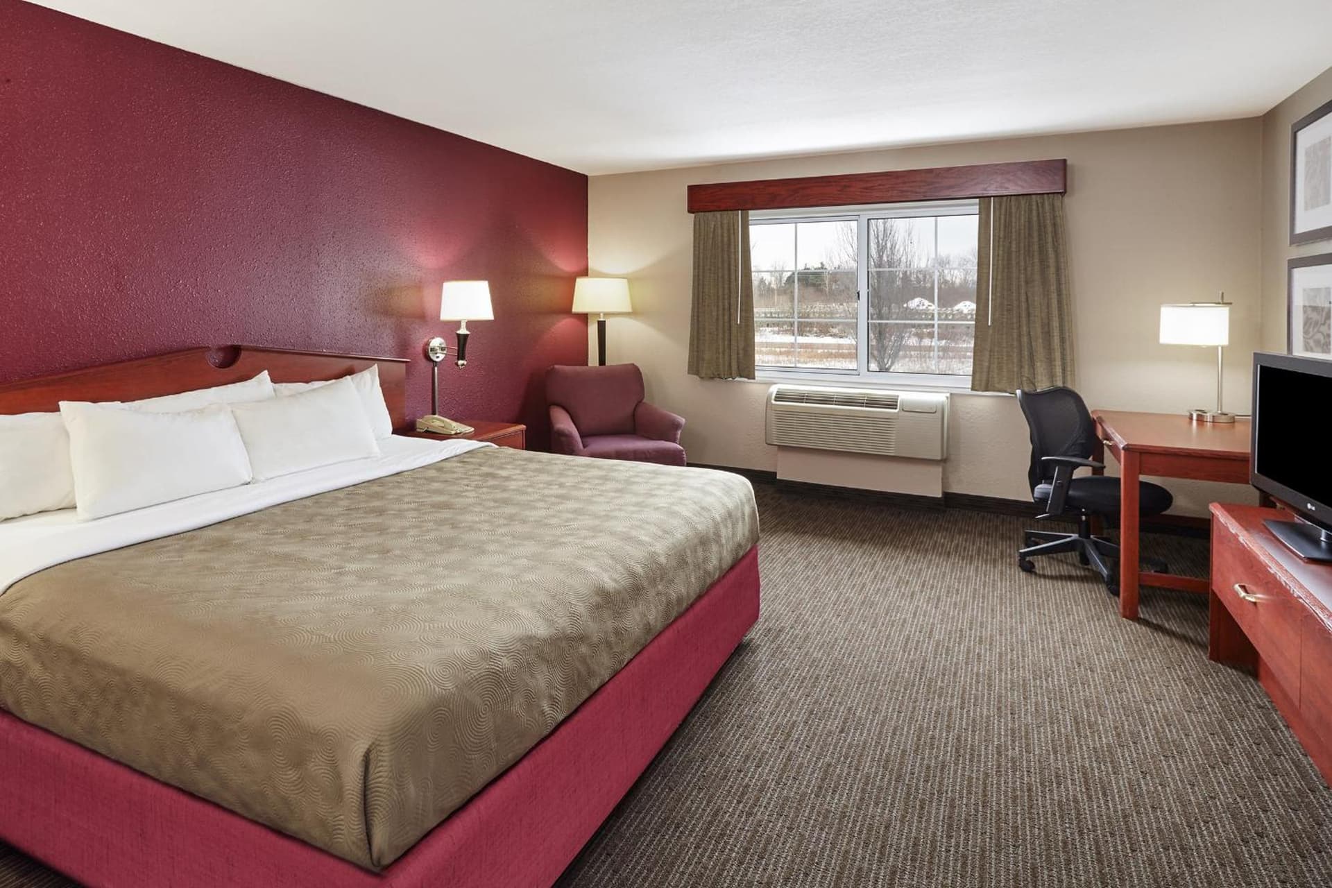 AmericInn by Wyndham Douglas/Saugatuck gallery photo in Saugatuck, MI — image 5