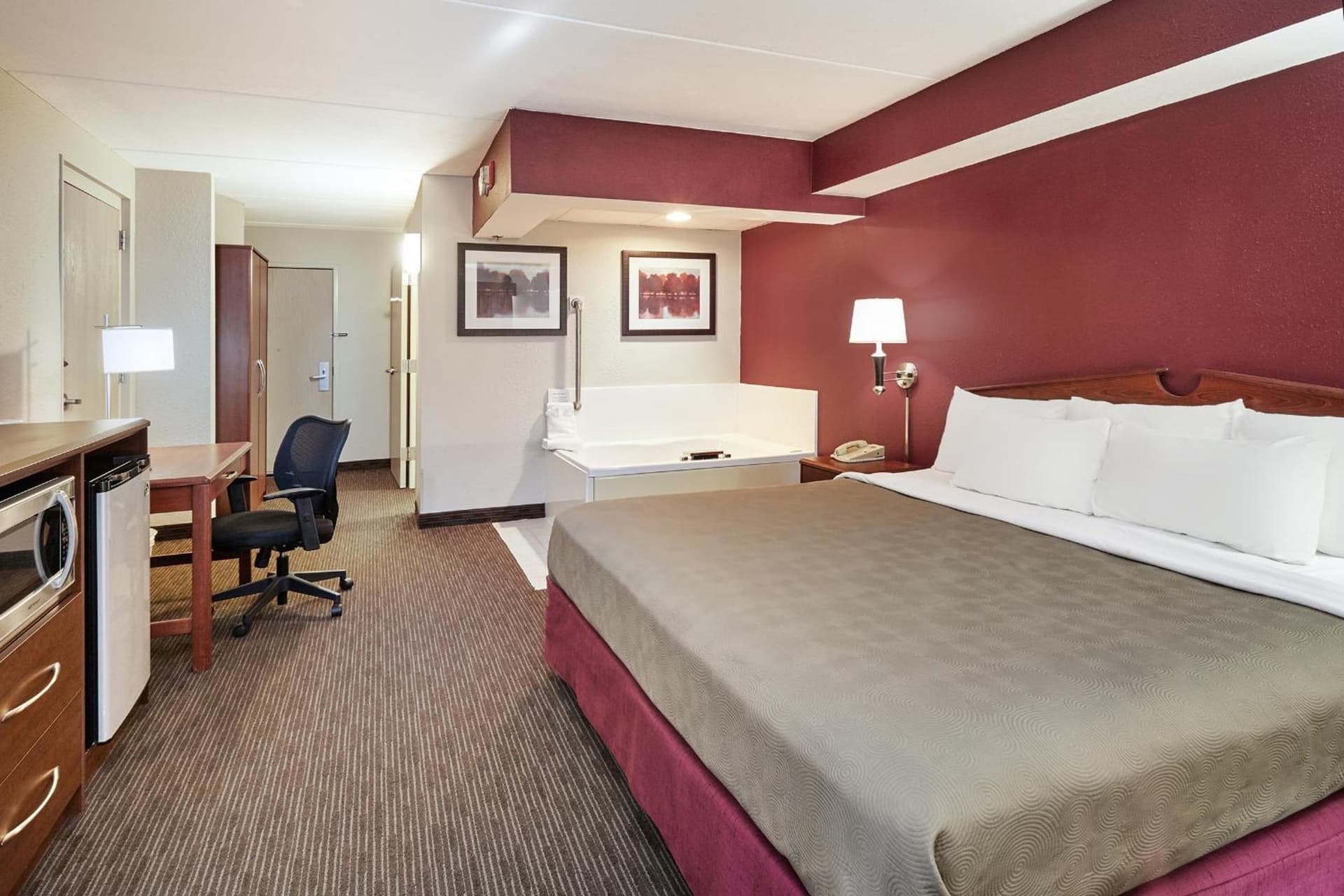 AmericInn by Wyndham Douglas/Saugatuck gallery photo in Saugatuck, MI — image 13