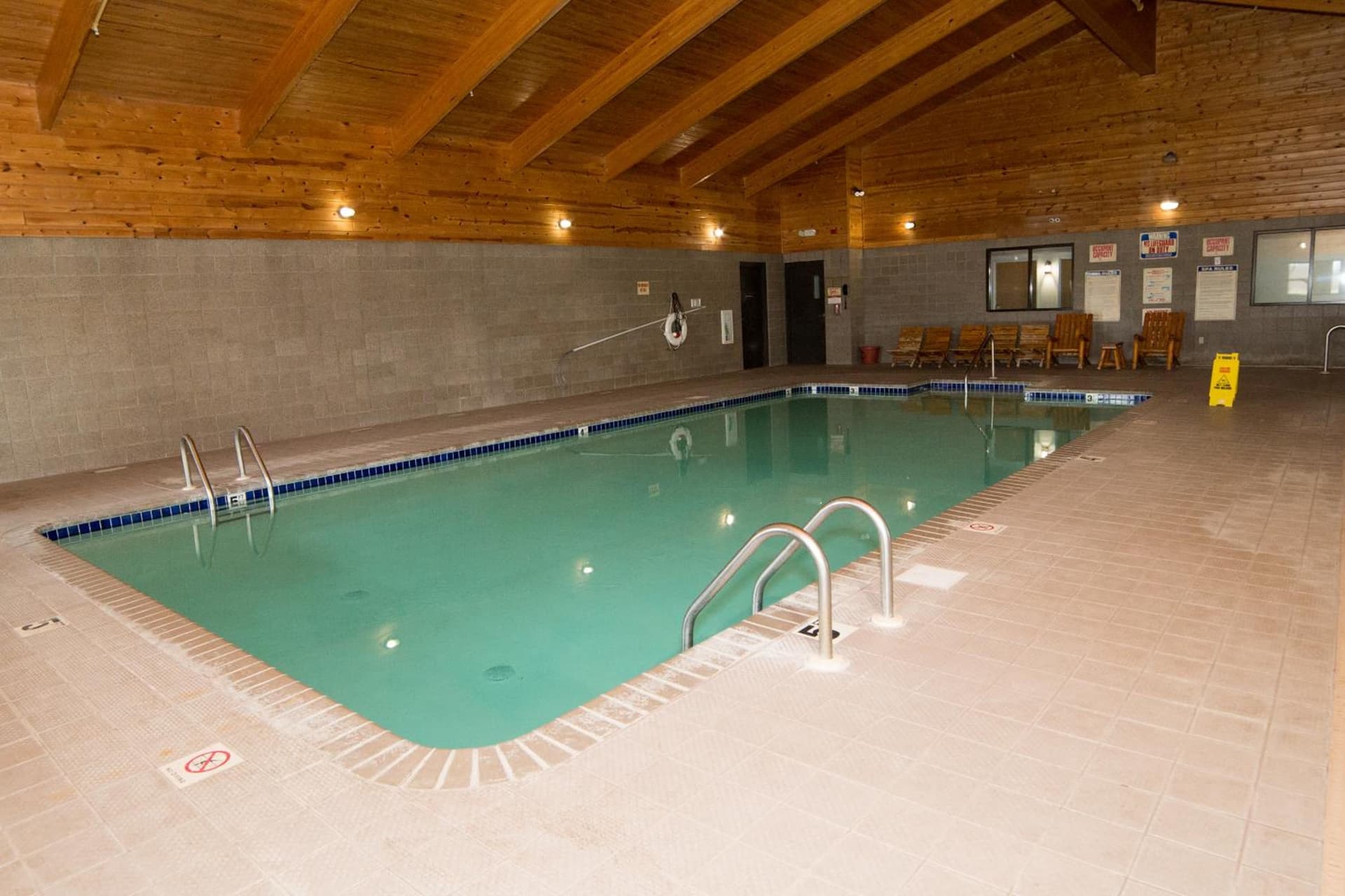 HomeTown Inn and Suites Belle Plaine interior in Belle Plaine, MN — gallery photo 2