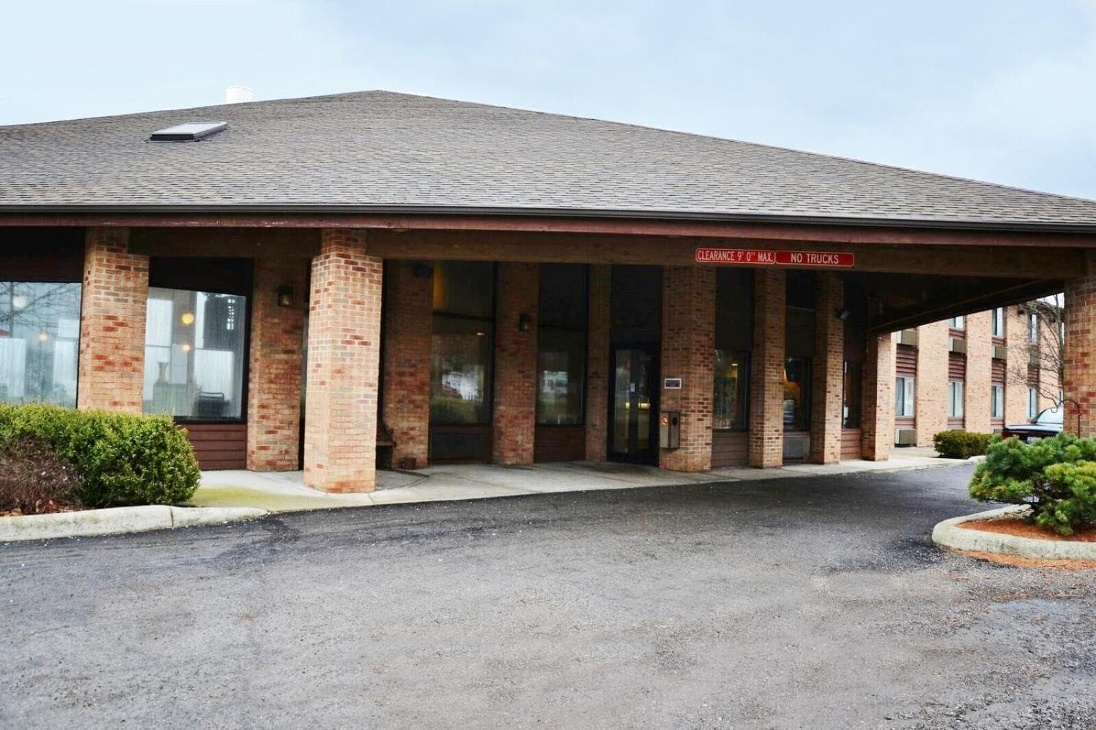 Country Hearth Inn & Suites - Kenton interior in Kenton, OH — gallery photo 2