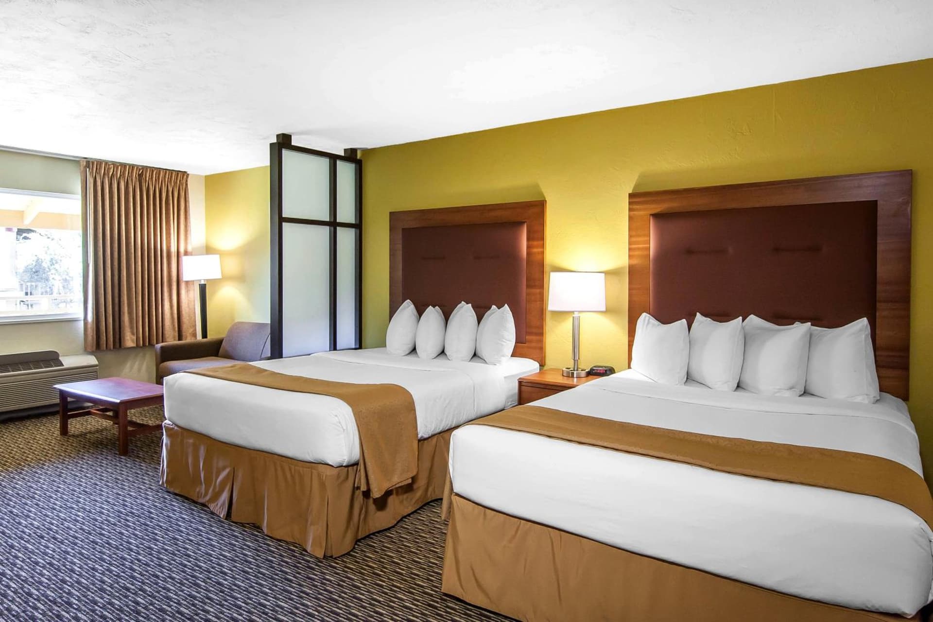 Quality Inn & Suites at Coos Bay interior in North Bend, OR — gallery photo 2