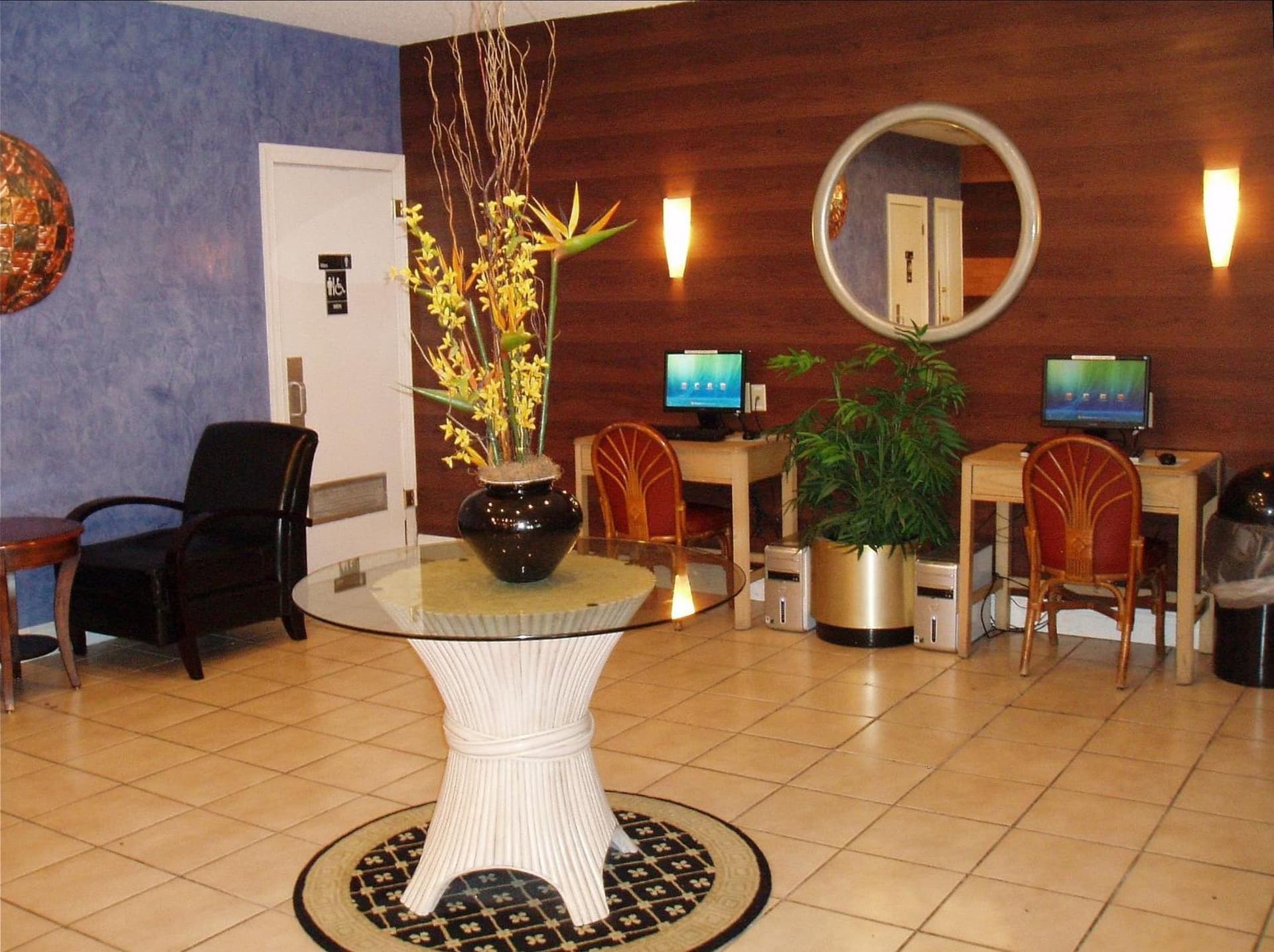 Red Carpet Inn Airport and Cruise Port Hotel Fort Lauderdale gallery photo in Fort Lauderdale, FL — image 17