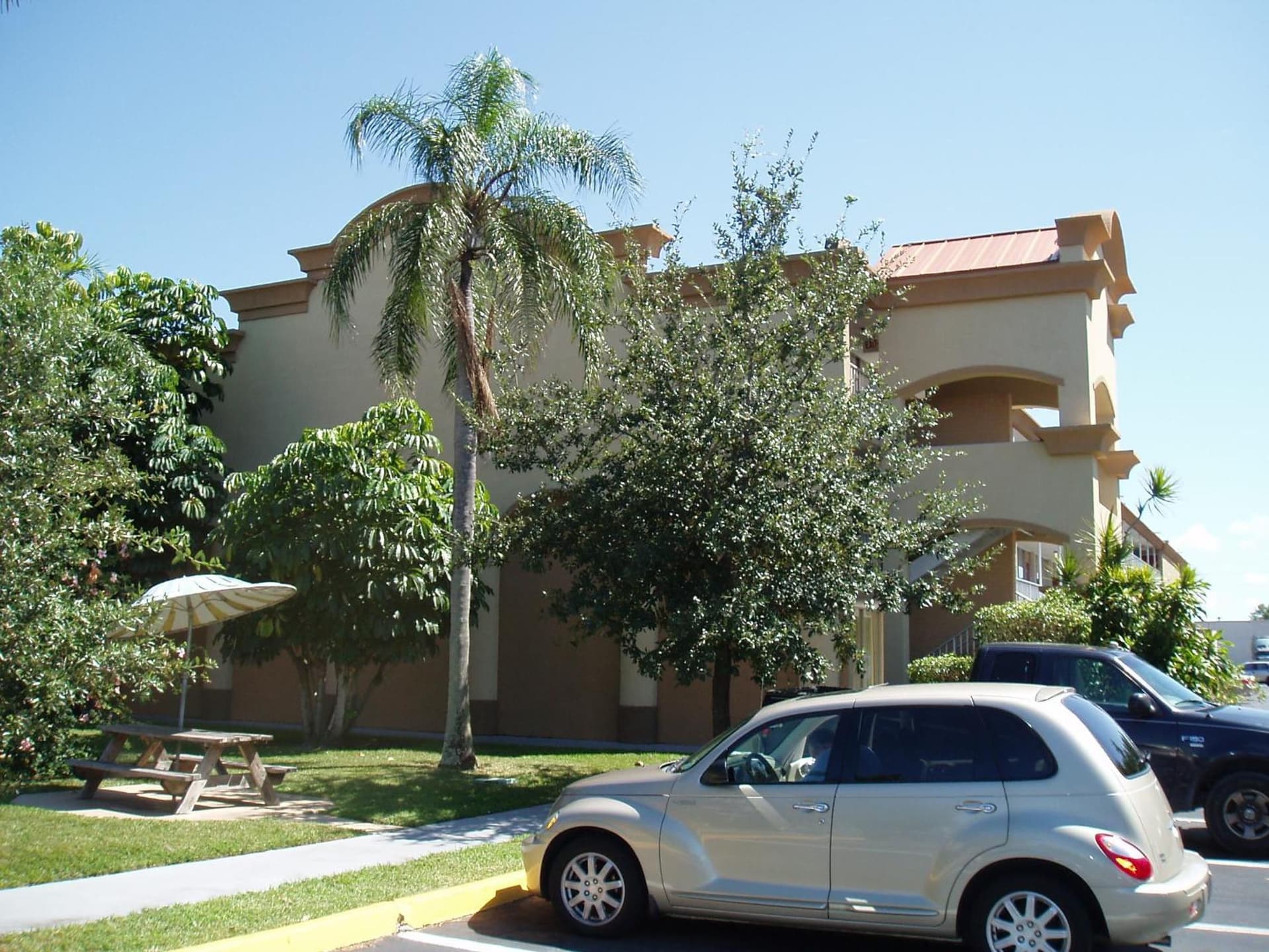 Red Carpet Inn Airport and Cruise Port Hotel Fort Lauderdale gallery photo in Fort Lauderdale, FL — image 21
