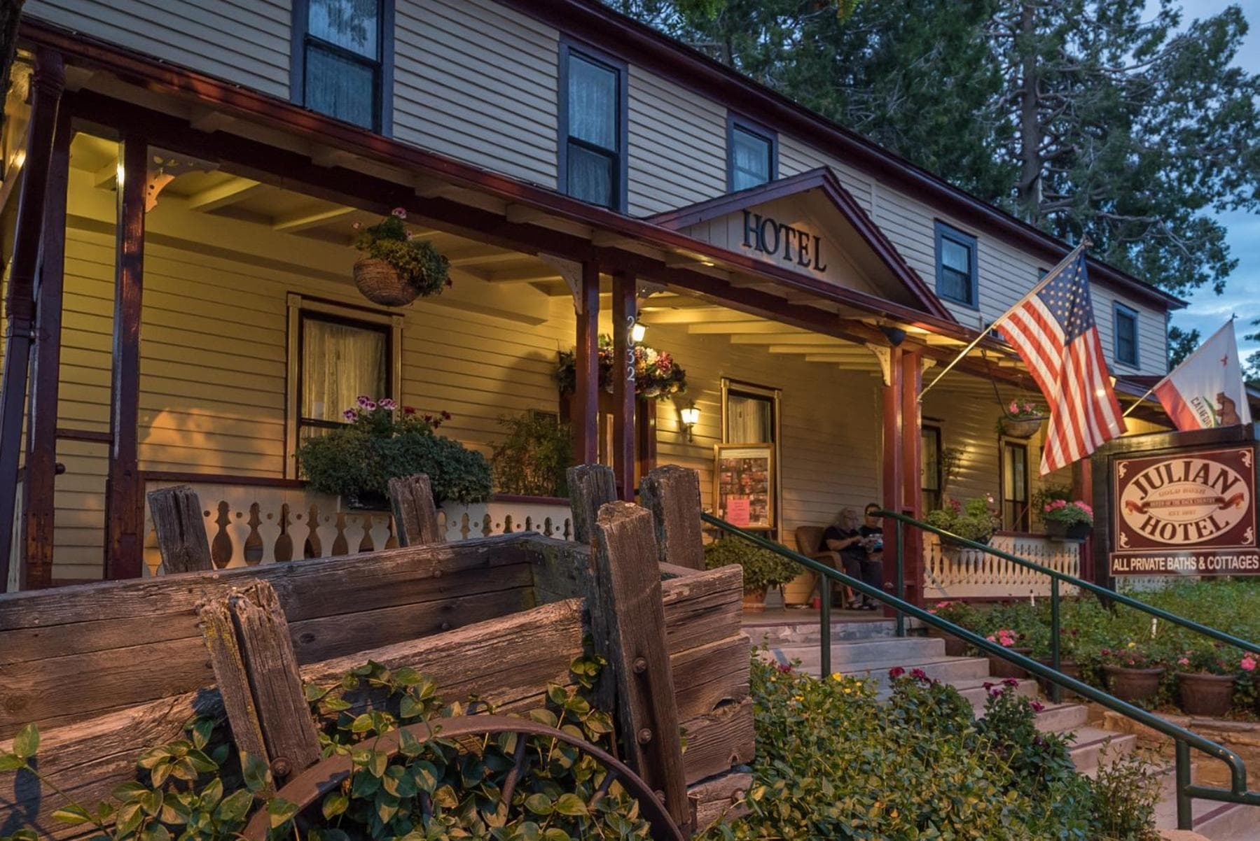 Julian Gold Rush Hotel interior in Julian, CA — gallery photo 2