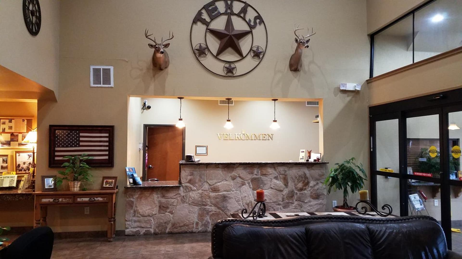 Velkommen Inn interior in Clifton, TX — gallery photo 2