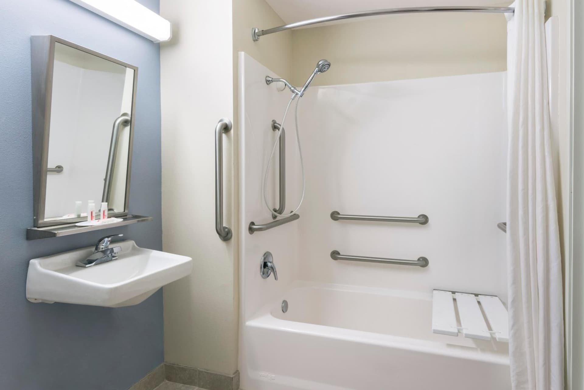Microtel Inn and Suites Baton Rouge Airport gallery photo in Baton Rouge, LA — image 20