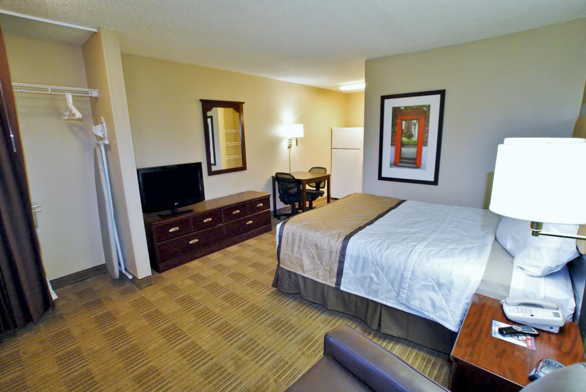 Extended Stay America Select Suites - Newport News - Oyster Point gallery photo in Newport News, VA — image 11