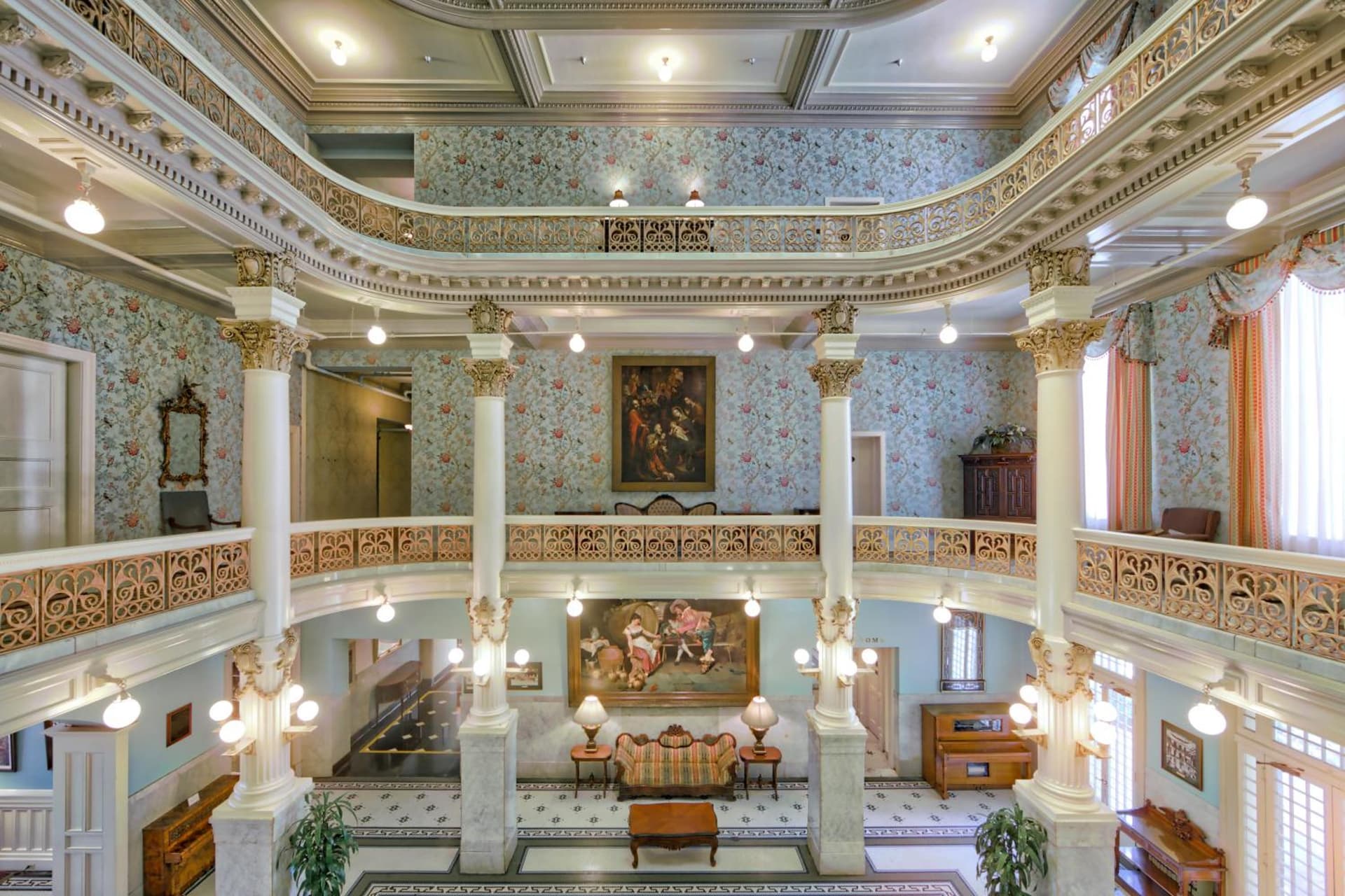 Menger Hotel interior in San Antonio, TX — gallery photo 2