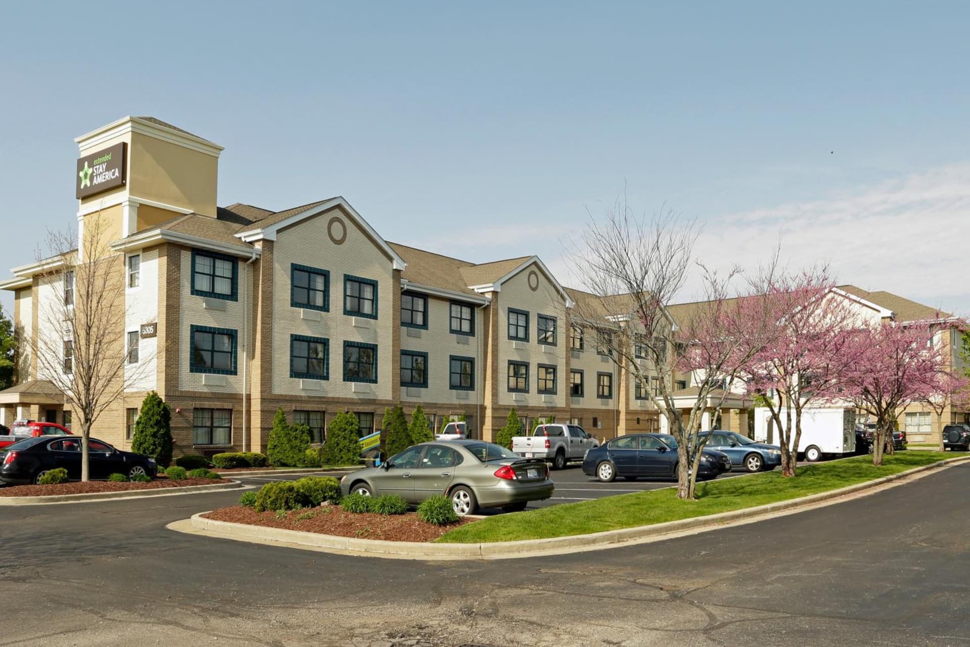 Extended Stay America Suites - South Bend - Mishawaka - North exterior or lobby in South Bend, IN — main listing photo