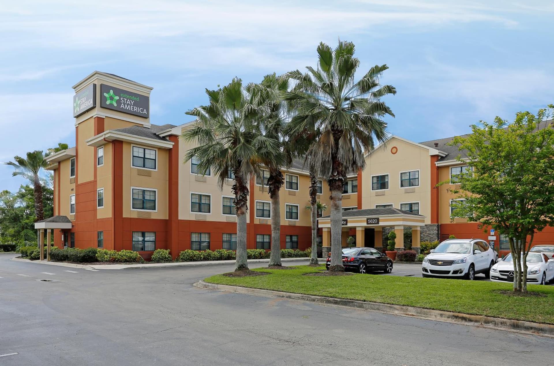 Extended Stay America Suites - Orlando - Orlando Theme Parks - Major Blvd featured exterior or lobby in Orlando, FL — similar hotel