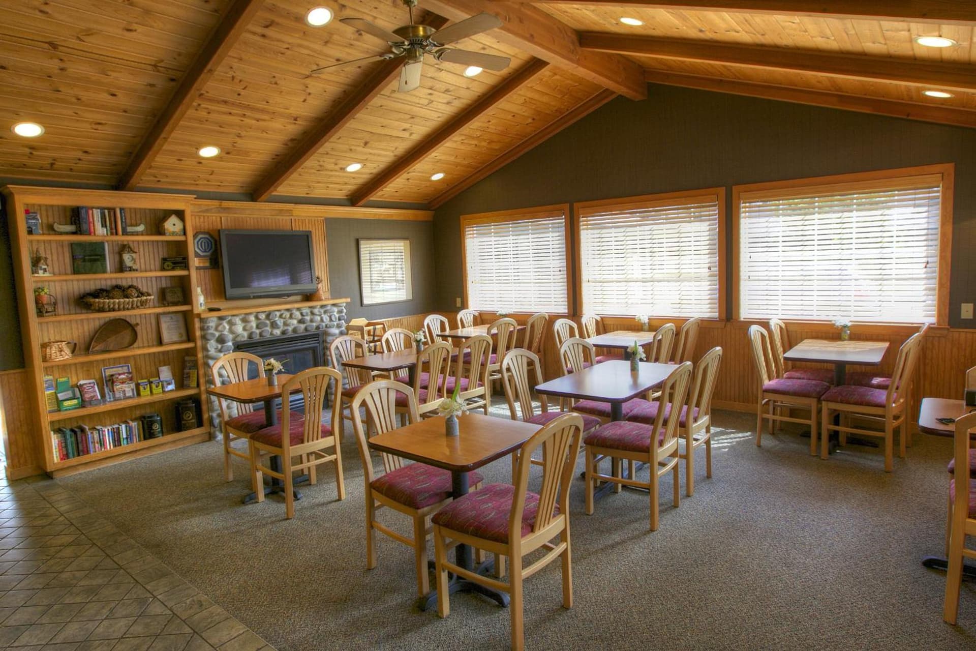 Poulsbo Inn & Suites property views in Poulsbo, WA — gallery photo 3