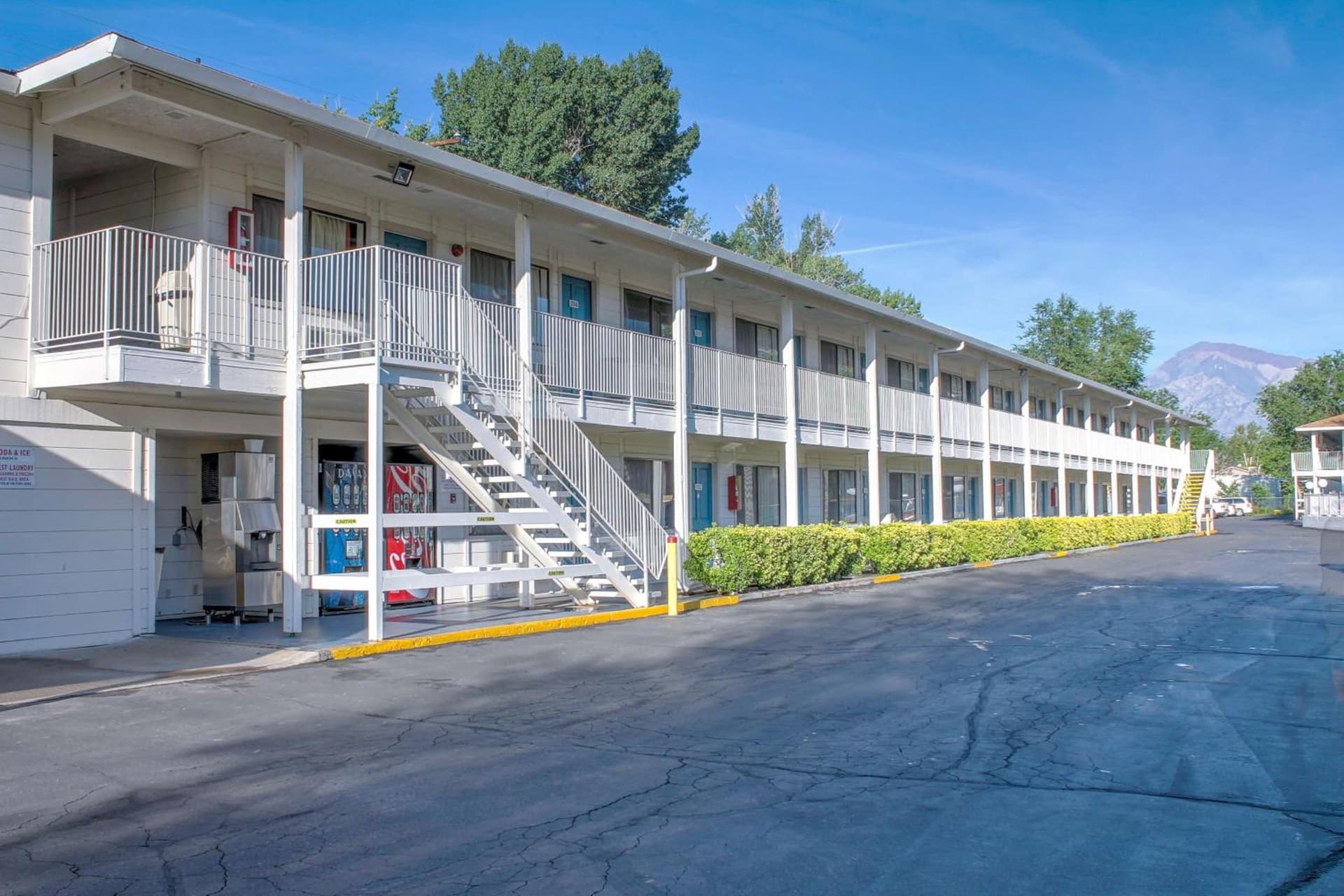 Motel 6-Bishop, CA featured exterior or lobby in Bishop, CA — similar hotel