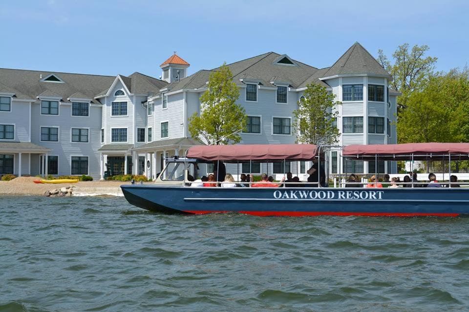 Oakwood Resort interior in Syracuse, IN — gallery photo 2
