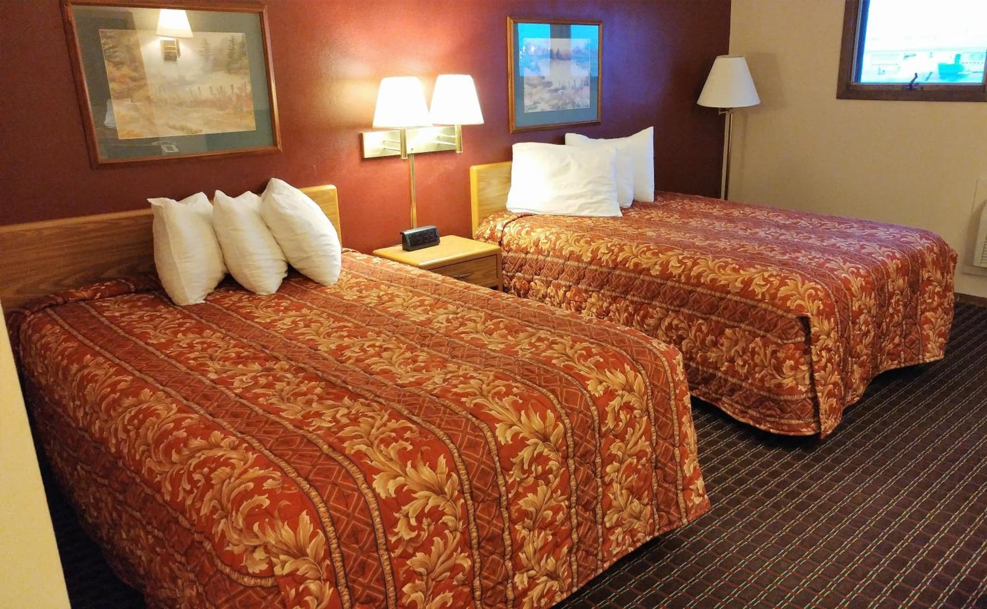Red Carpet Inn - Windom property views in Windom, MN — gallery photo 3
