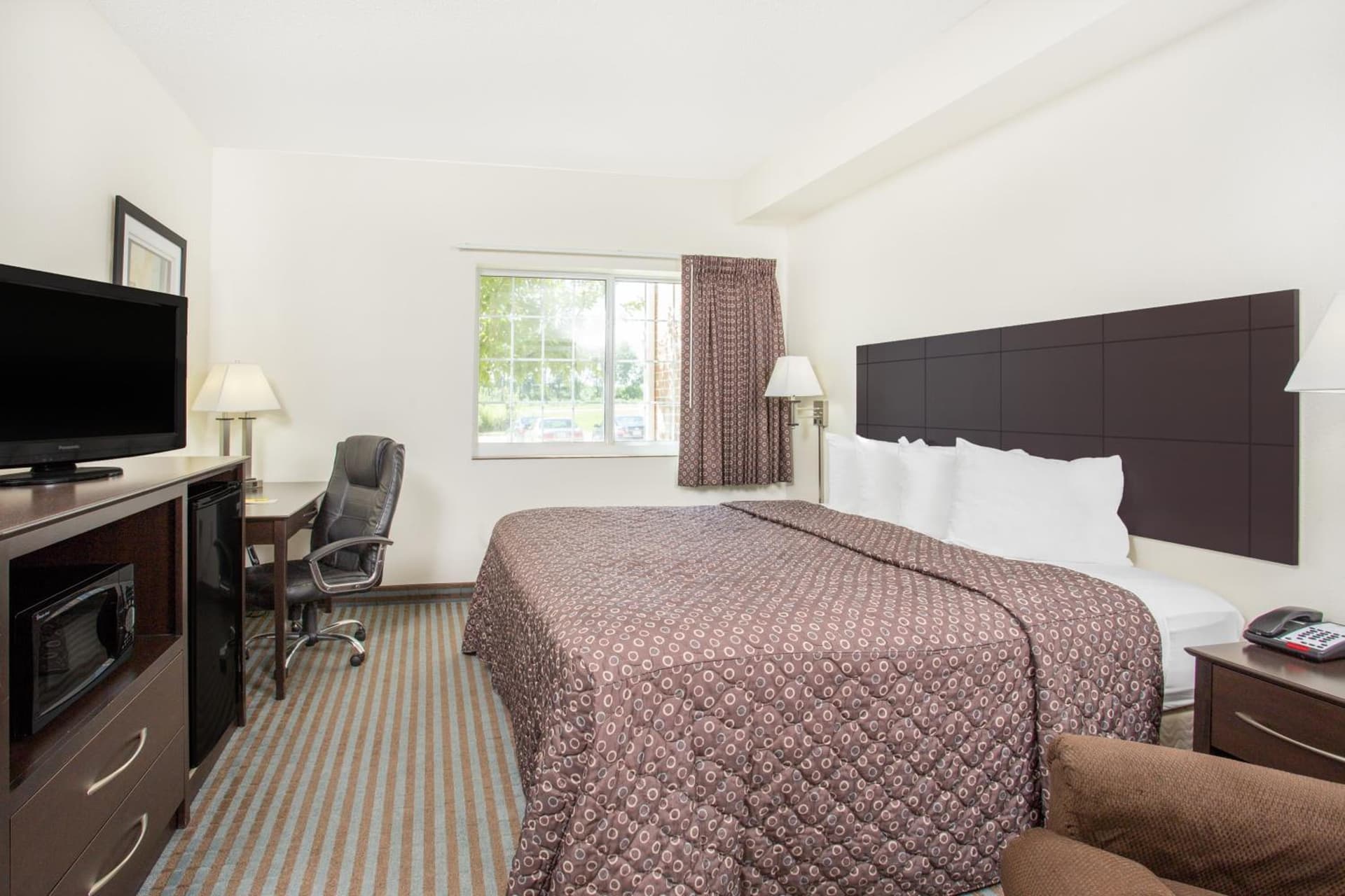 Super 8 by Wyndham Cedar Falls gallery photo in Cedar Falls, IA — image 12