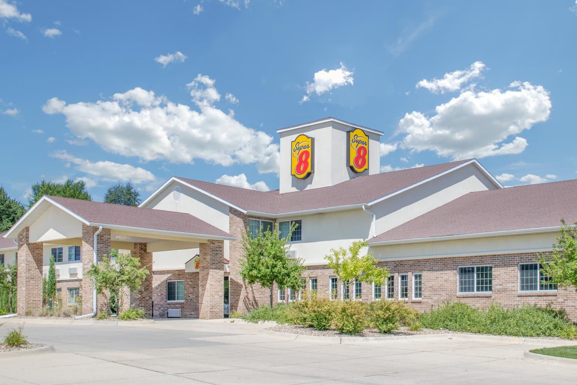 Super 8 by Wyndham Cedar Falls gallery photo in Cedar Falls, IA — image 18