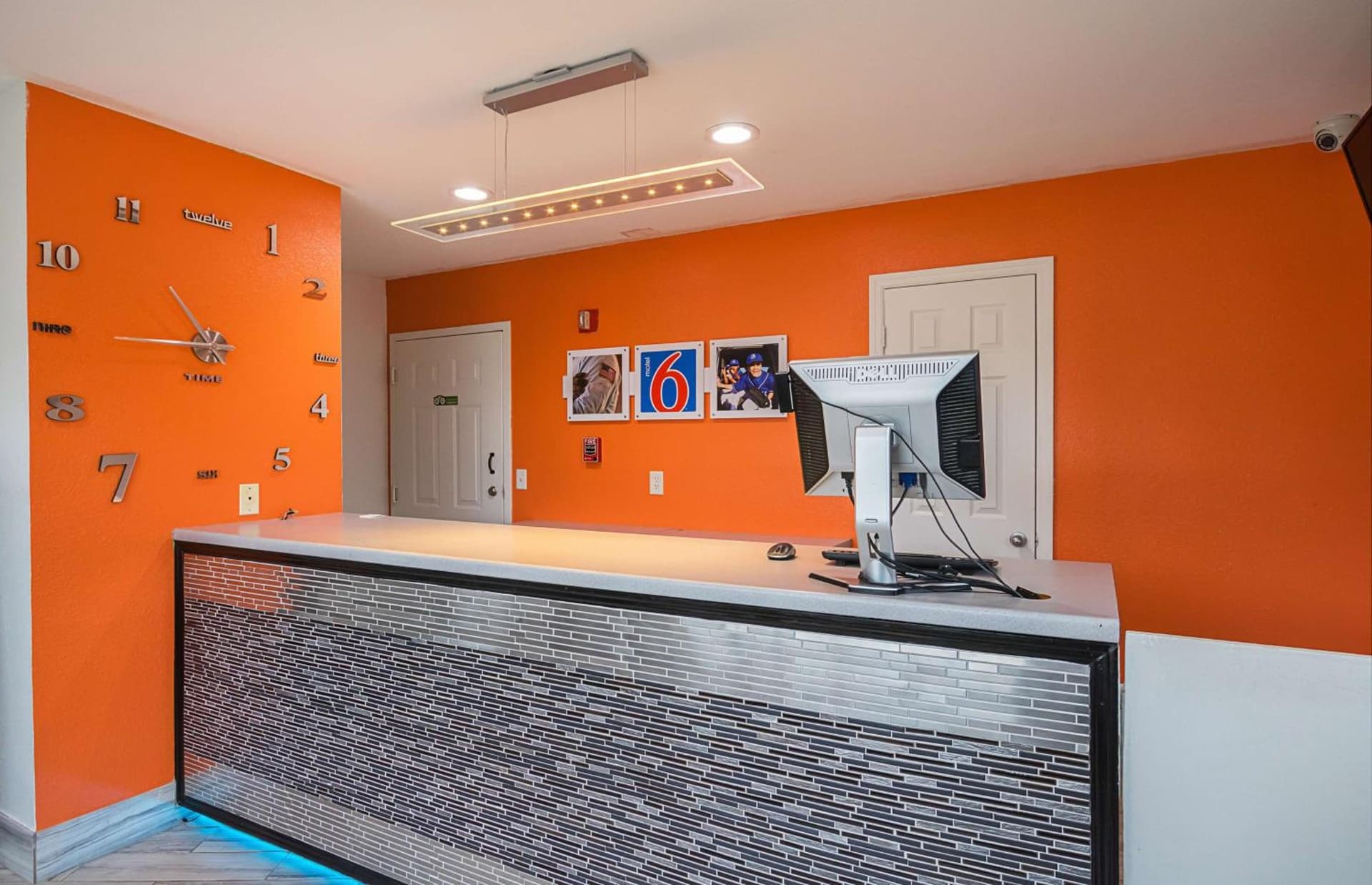 Savannah Garden Inn interior in Savannah, GA — gallery photo 2