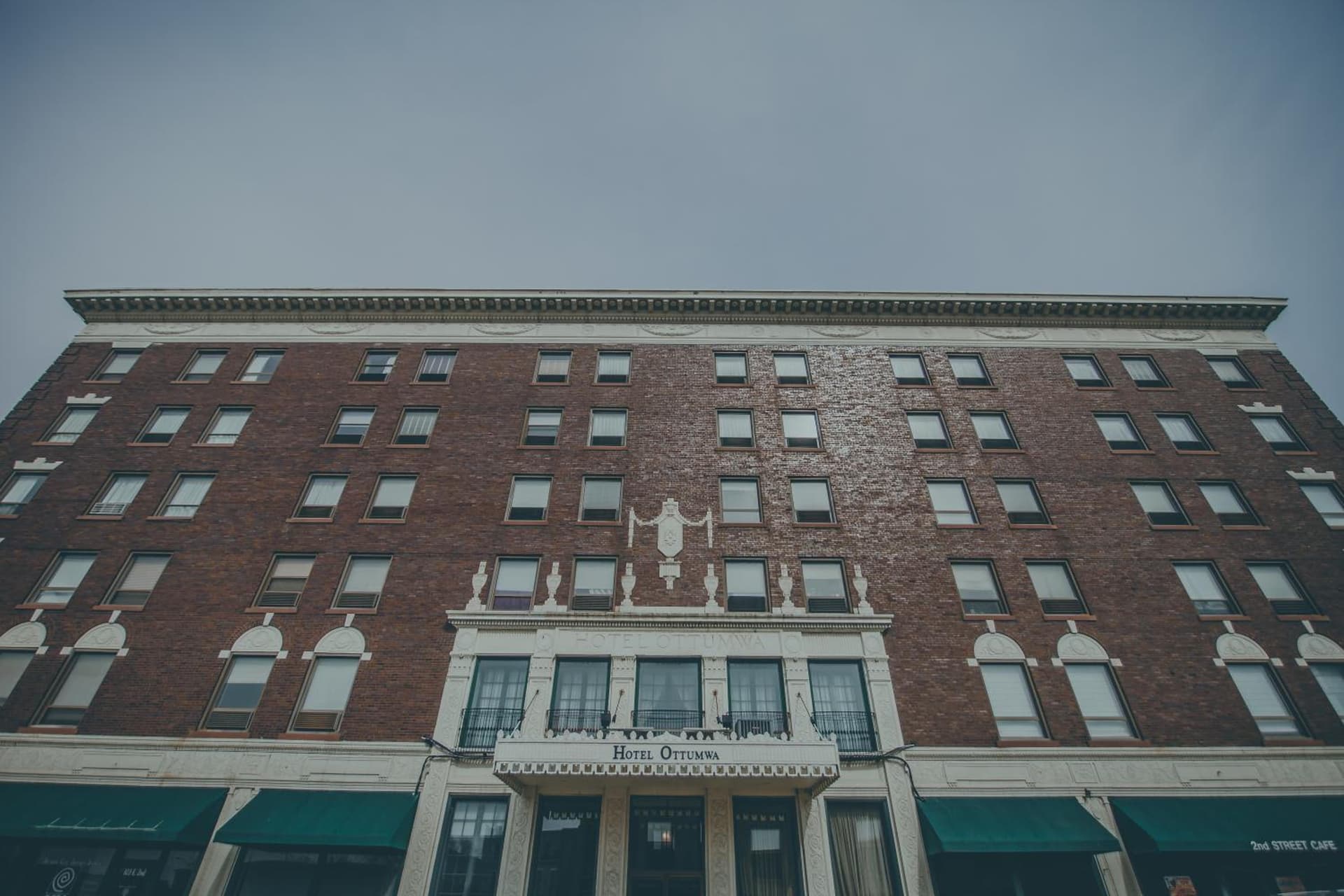 The Hotel Ottumwa featured exterior or lobby in Ottumwa, IA — similar hotel