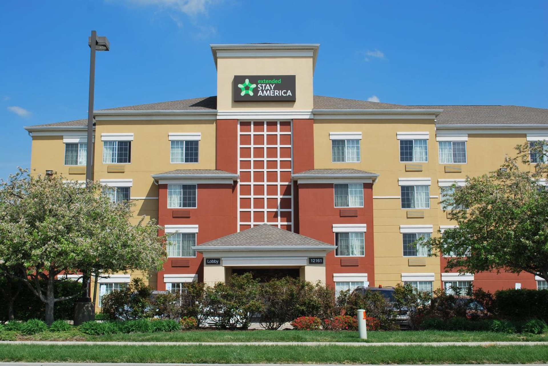Extended Stay America Suites - St Louis - Westport - Central featured exterior or lobby in Maryland Heights, MO — similar hotel