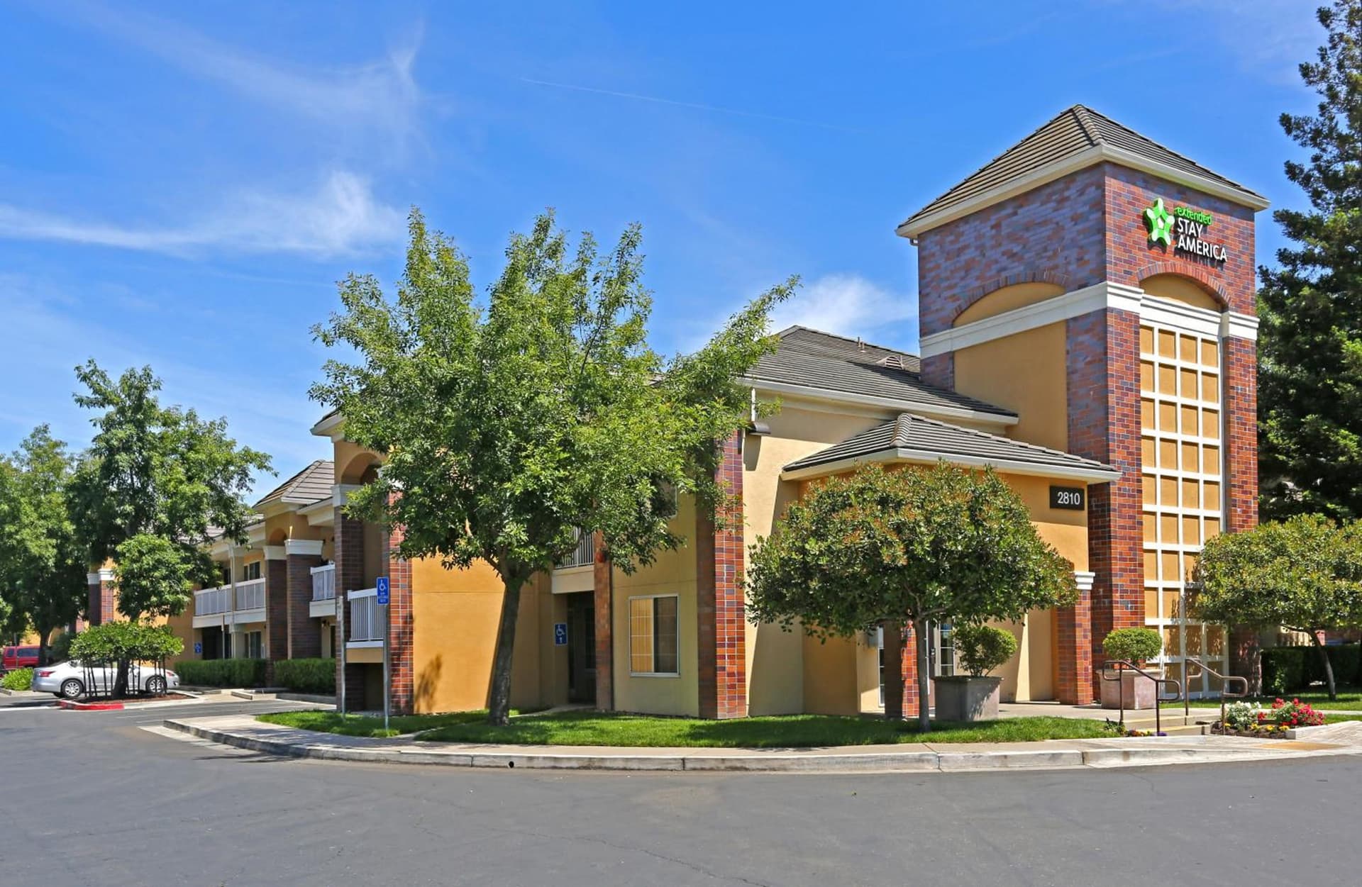 Extended Stay America Suites - Sacramento - South Natomas featured exterior or lobby in Sacramento, CA — similar hotel
