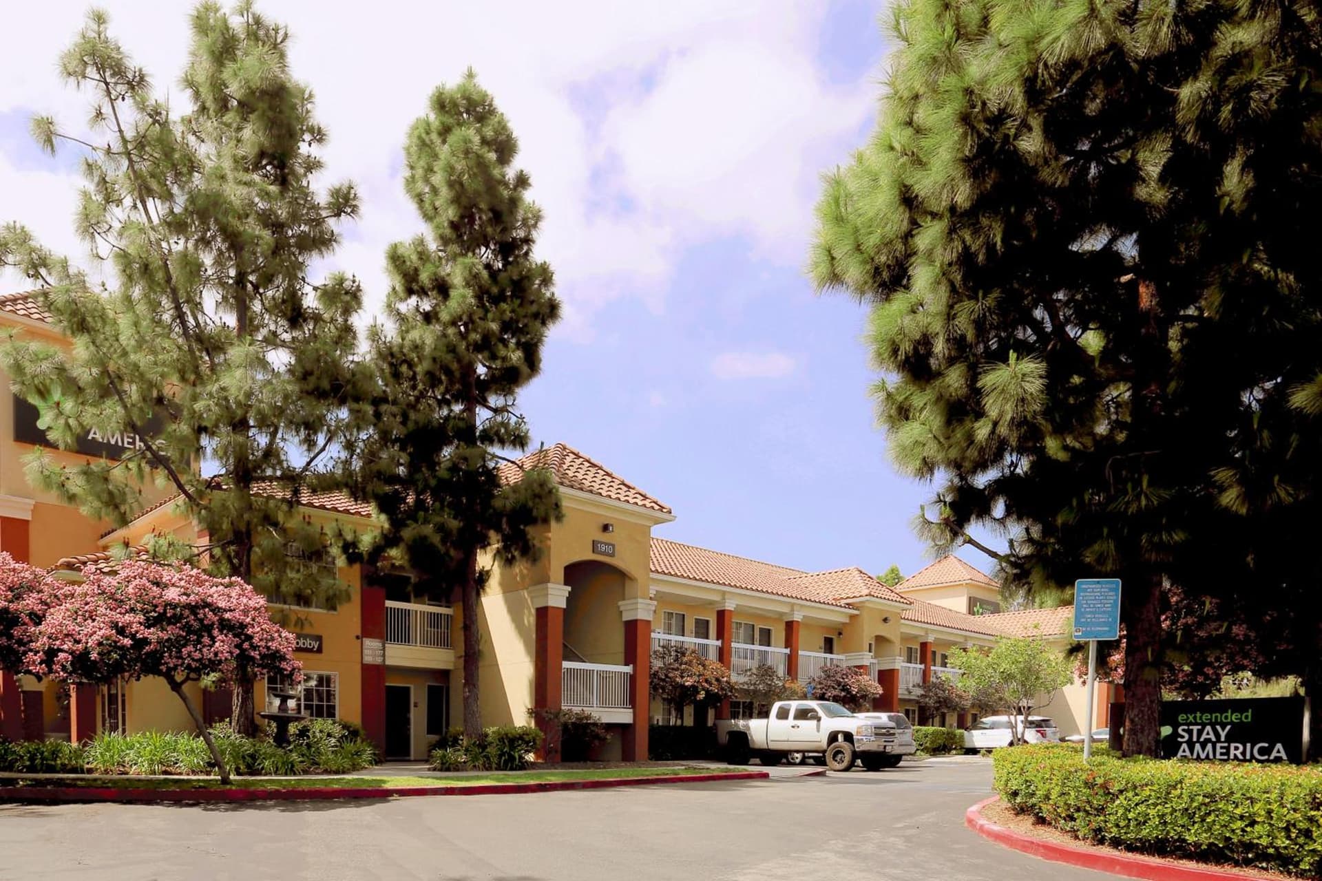 Extended Stay America Suites - Los Angeles - LAX Airport - El Segundo featured exterior or lobby in El Segundo, CA — similar hotel