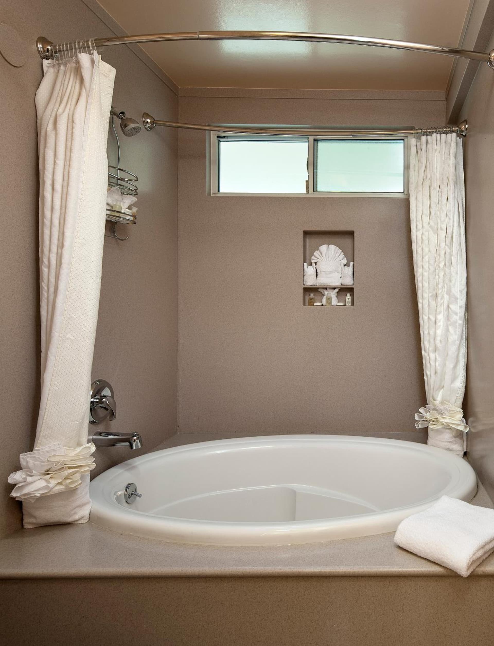 Sandpiper Lodge - Santa Barbara gallery photo in Santa Barbara, CA — image 5