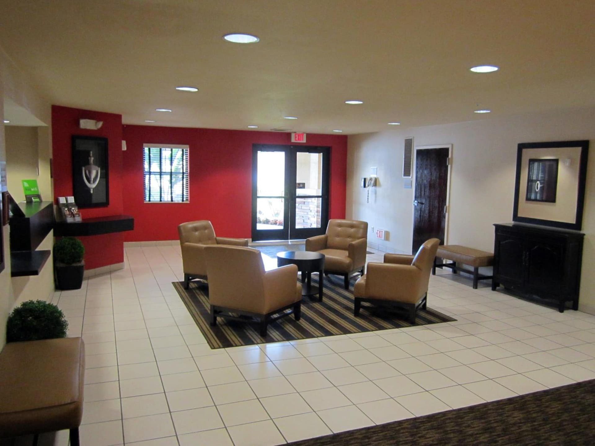 Extended Stay America Suites - Orange County - Katella Ave gallery photo in Orange, CA — image 11