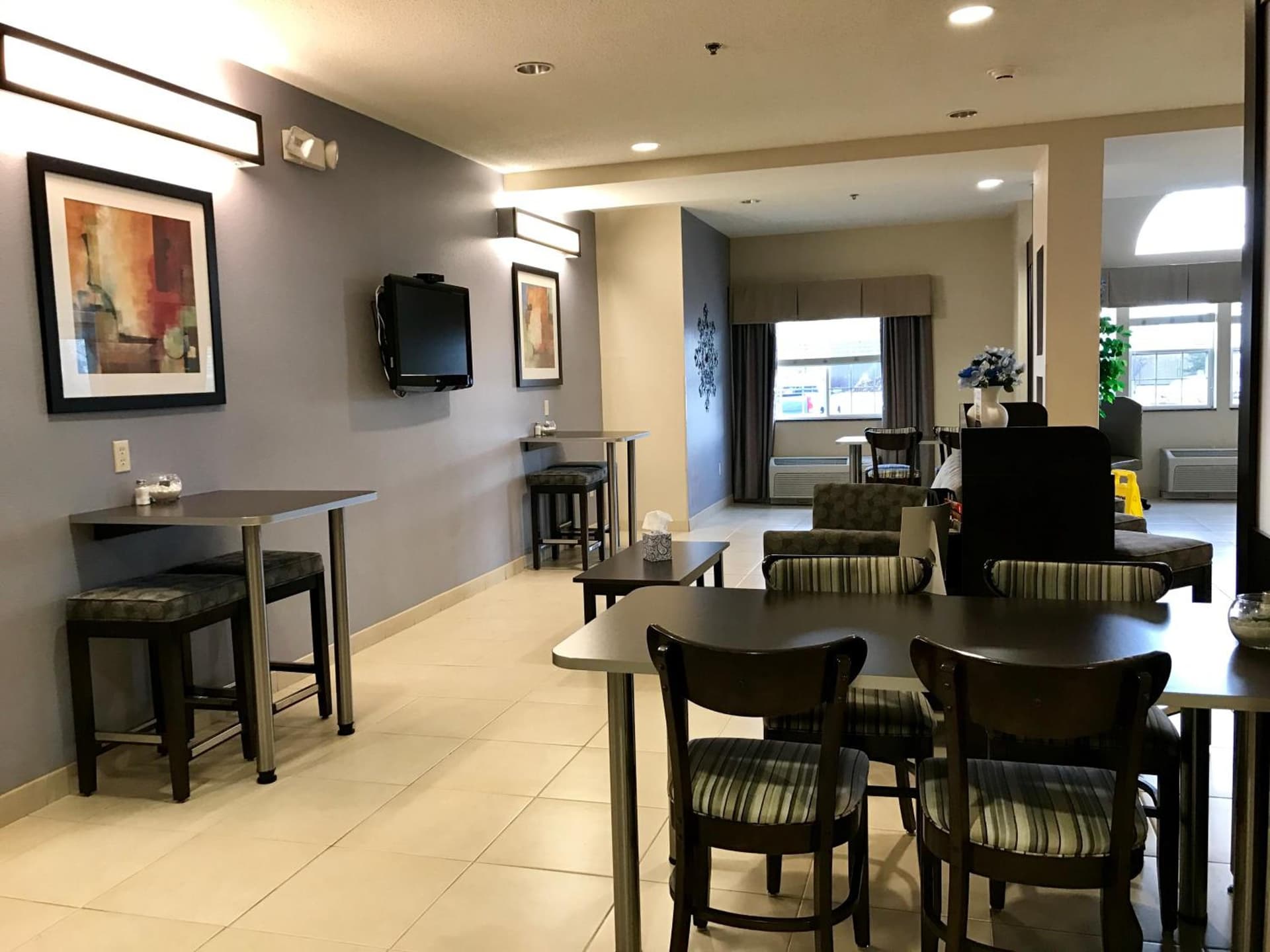 Microtel Inn and Suites Elkhart gallery photo in Elkhart, IN — image 34