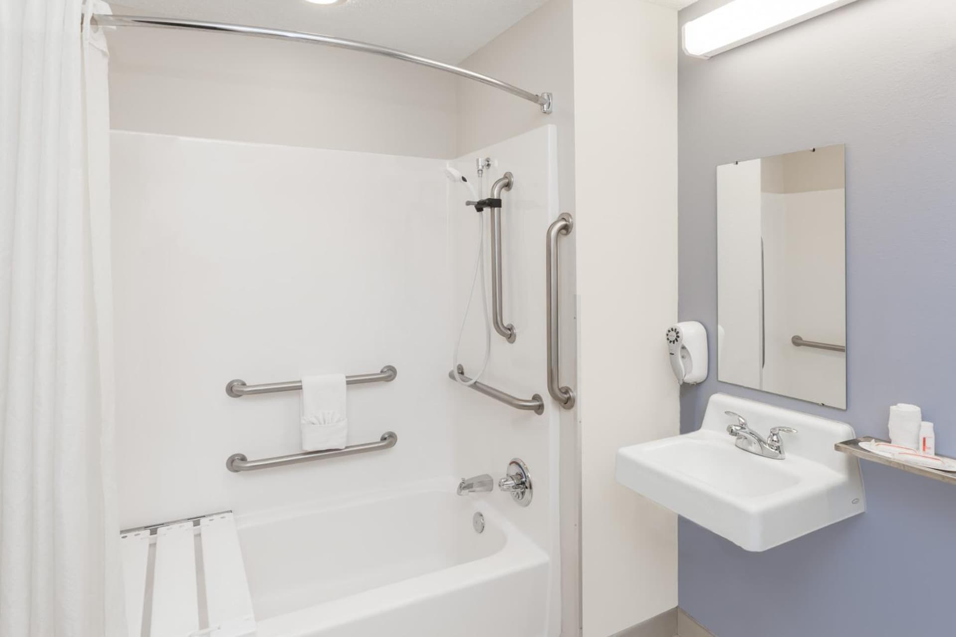 Microtel Inn and Suites Elkhart gallery photo in Elkhart, IN — image 26