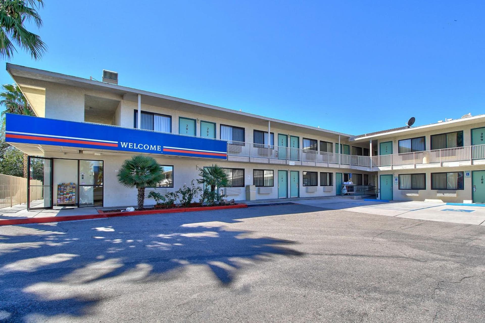Motel 6-Nogales, AZ - Mariposa Road interior in Nogales, AZ — gallery photo 2