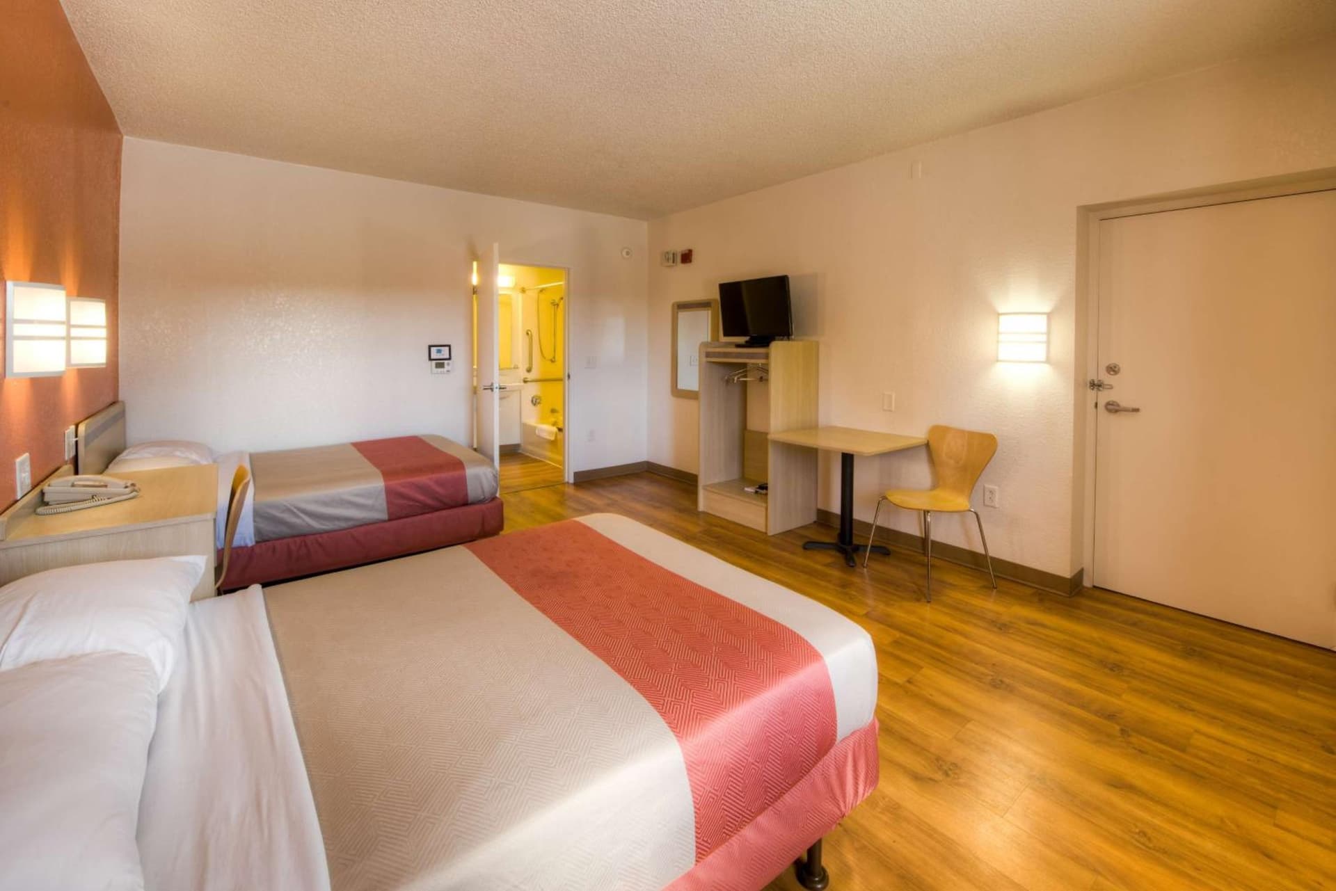 Motel 6-Niantic, CT - New London gallery photo in Niantic, CT — image 7