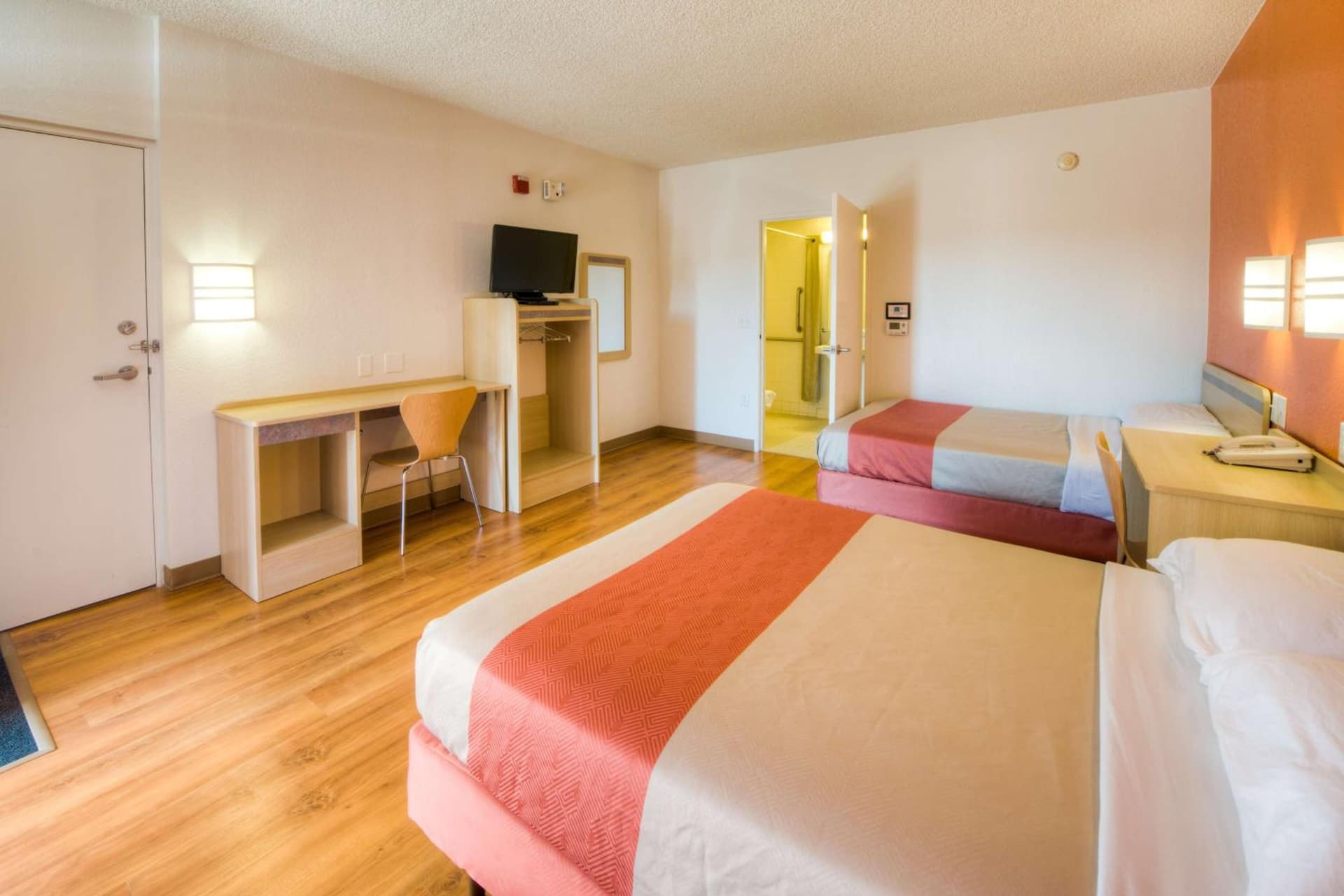 Motel 6-Niantic, CT - New London gallery photo in Niantic, CT — image 8
