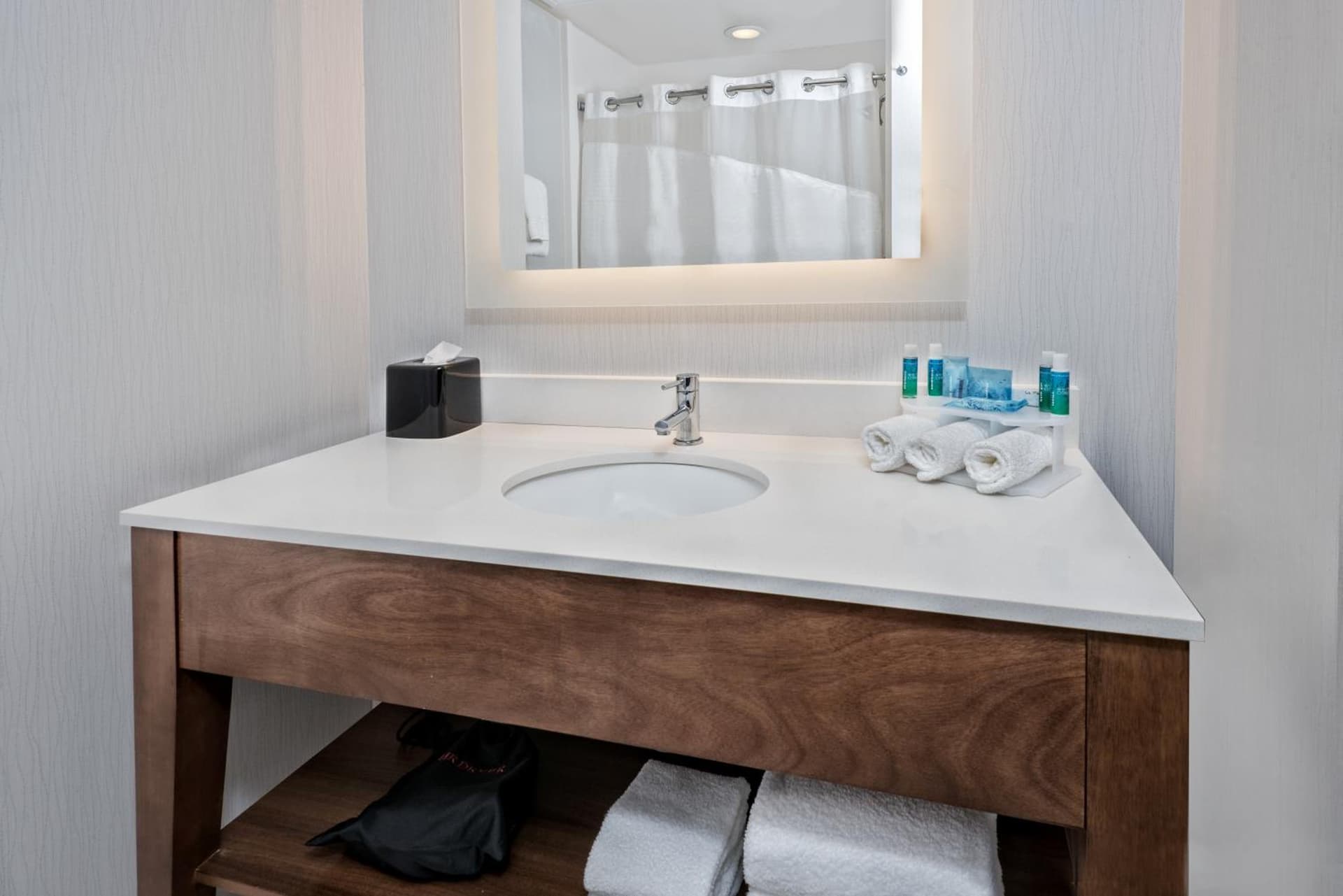 Holiday Inn Express & Suites Austin - Round Rock Area by IHG interior in Round Rock, TX — gallery photo 2