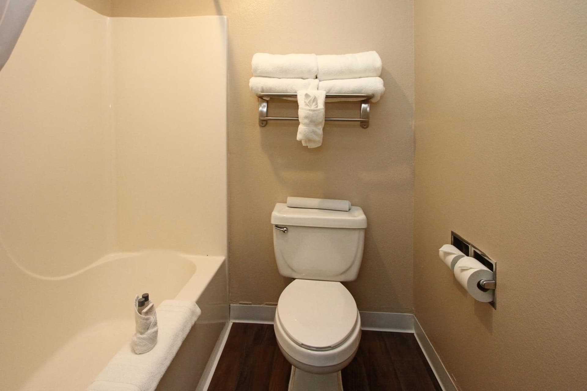 New Victorian Inn & Suites Lincoln gallery photo in Lincoln, NE — image 14
