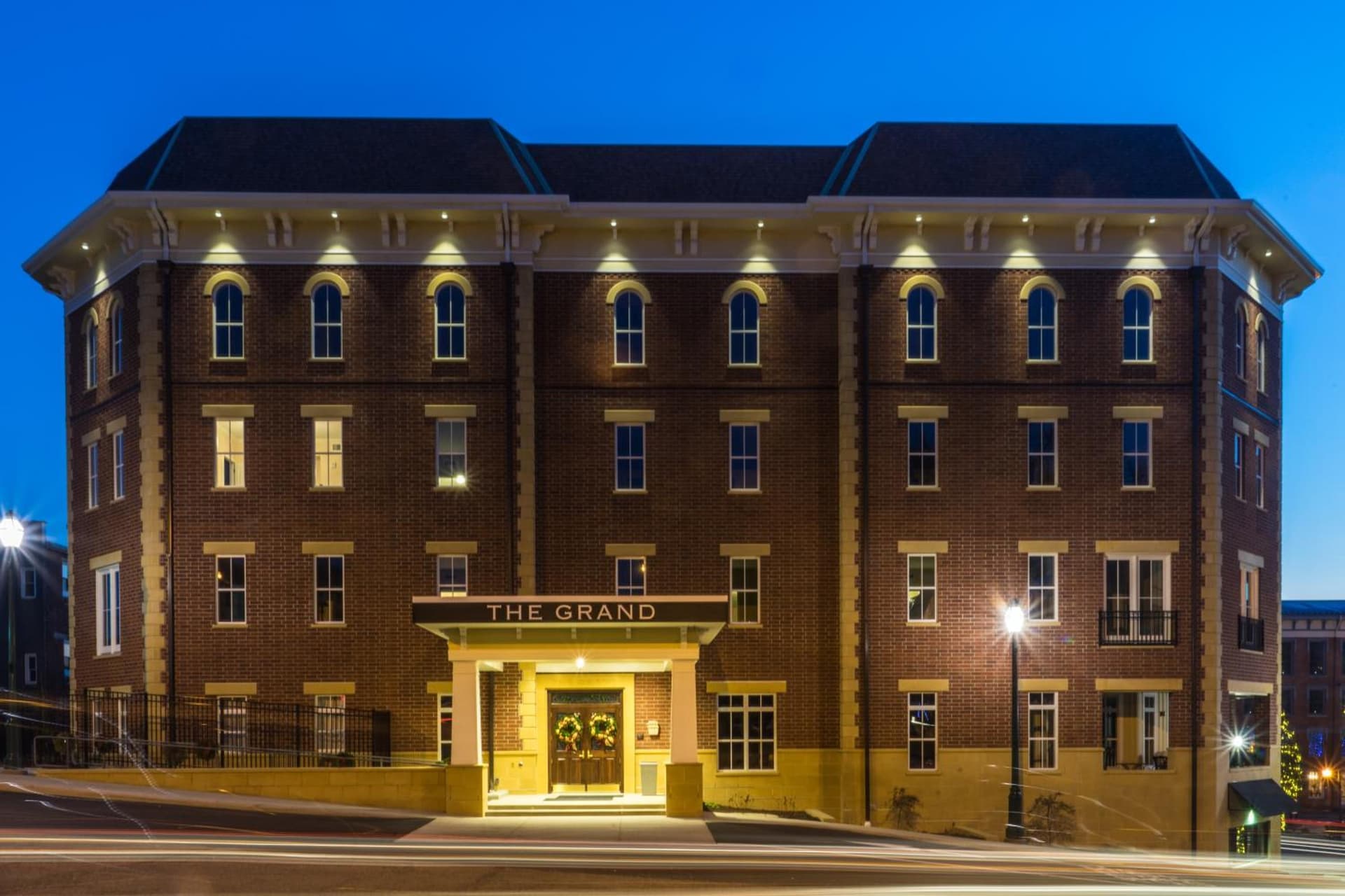 The Mount Vernon Grand Hotel interior in Mount Vernon, OH — gallery photo 2