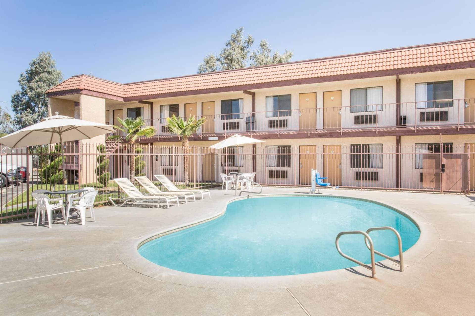 Knights Inn Madera interior in Madera, CA — gallery photo 2