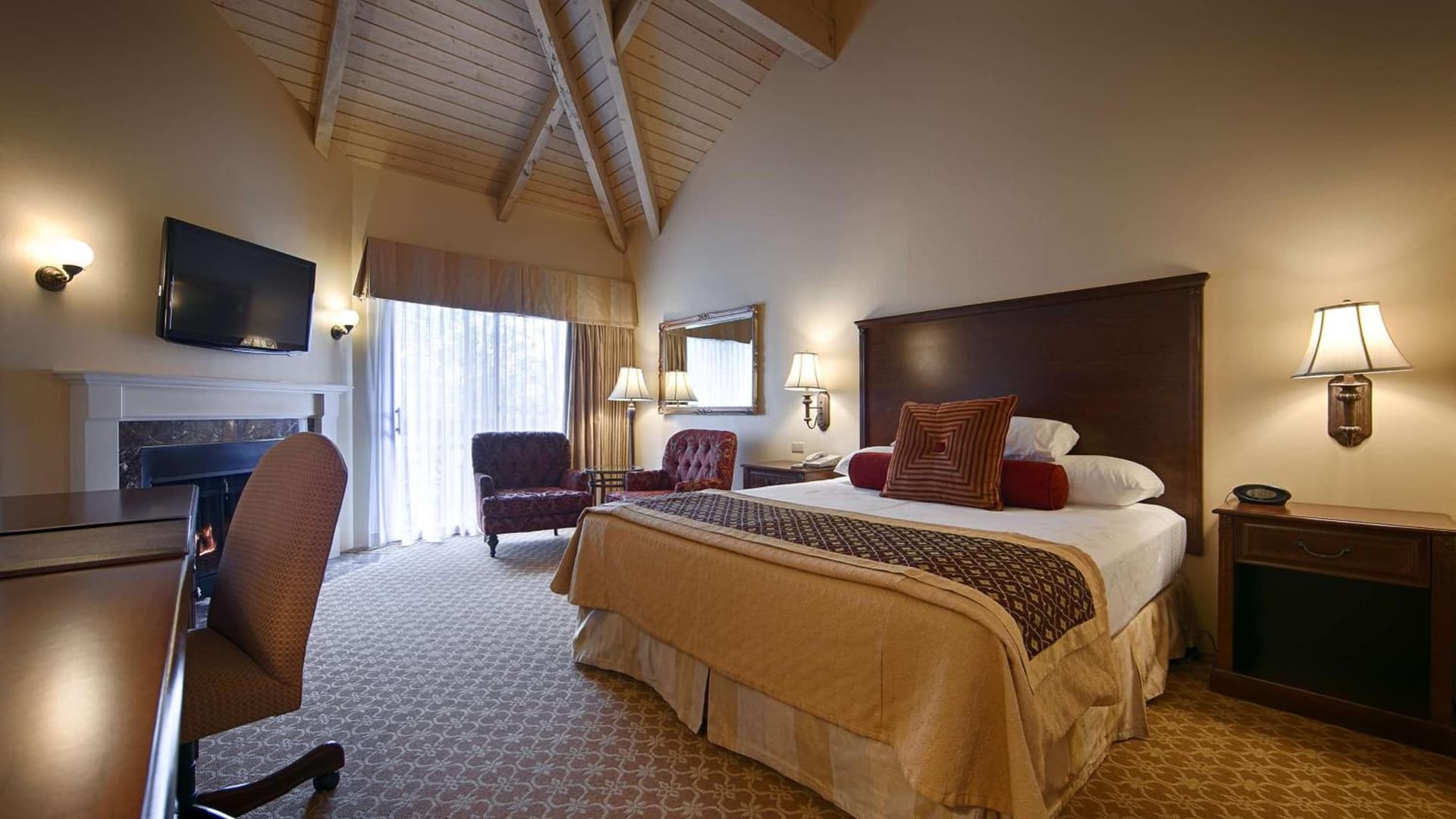 Victorian Inn gallery photo in Monterey, CA — image 13