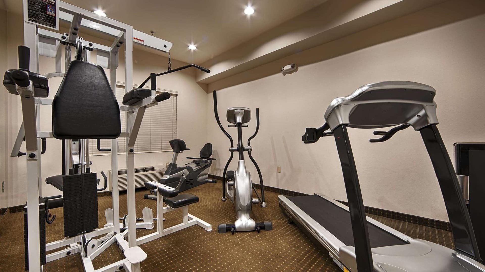 Best Western Plus Lake Elsinore Inn & Suites gallery photo in Lake Elsinore, CA — image 11